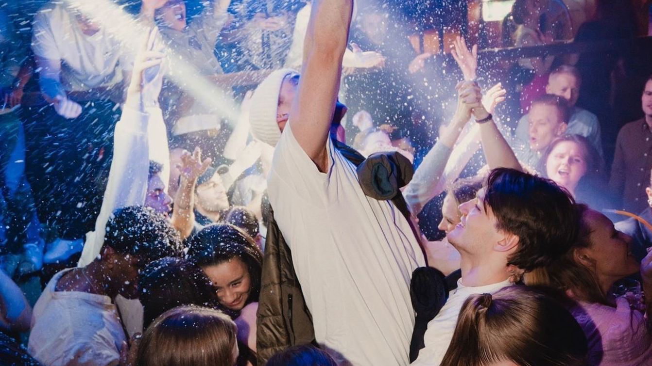 God stemning og dansing
