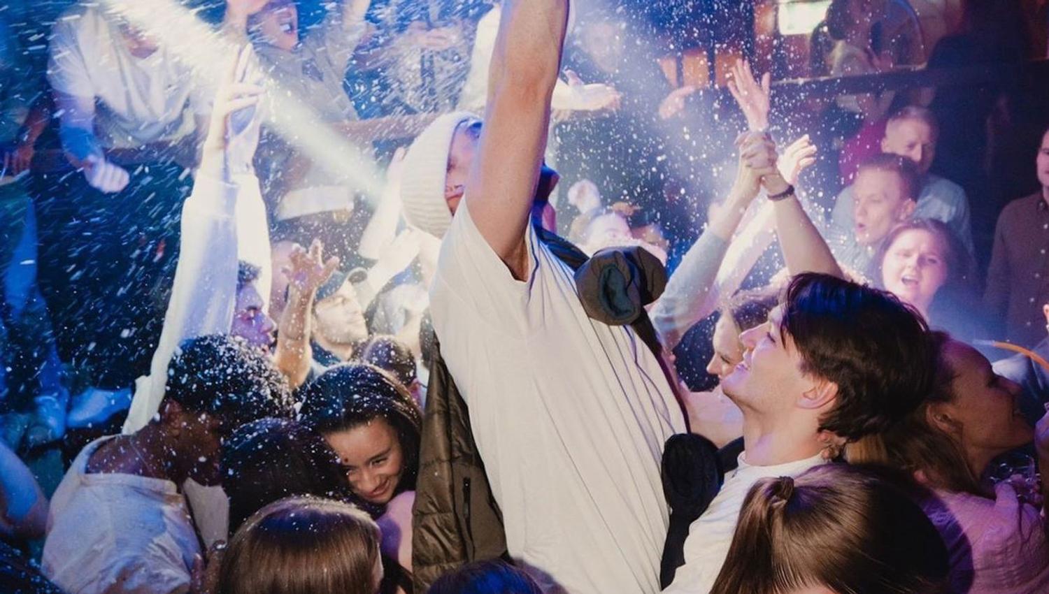 God stemning og dansing