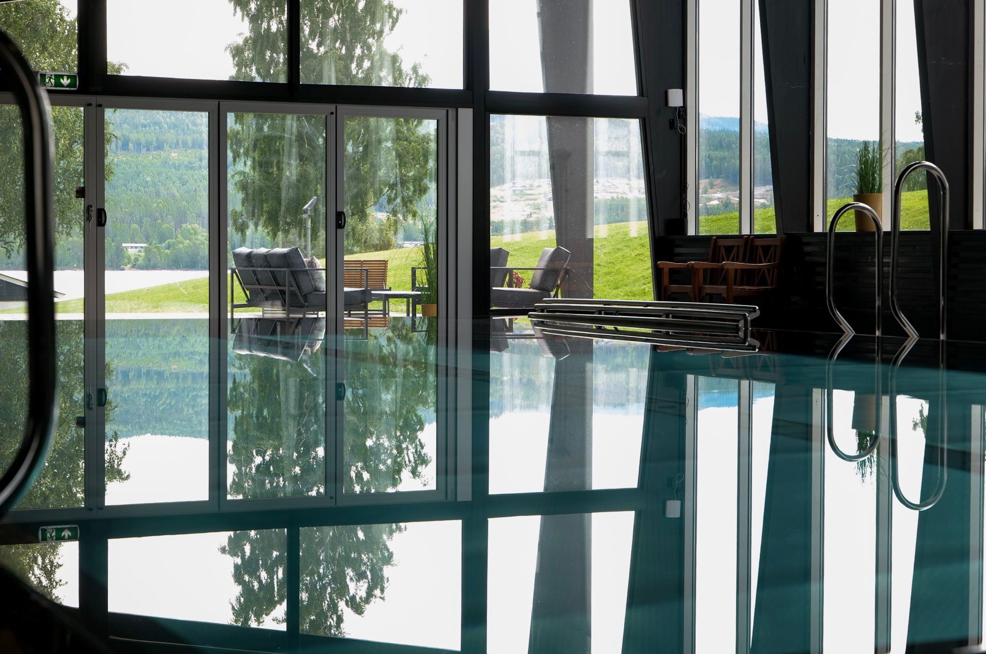 Swimmingpool with a view to a lake 