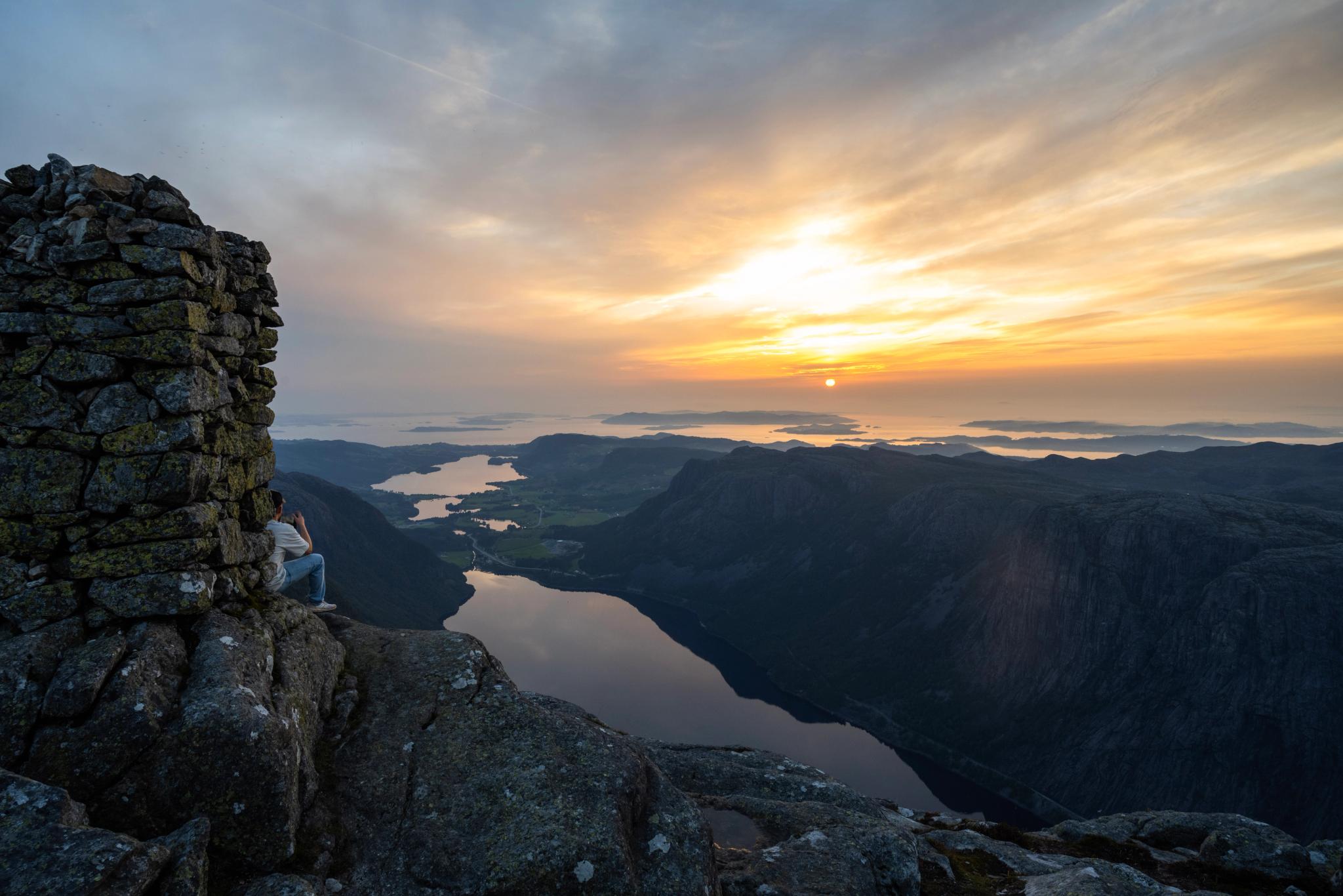 Spectacular views from Reinaknuten