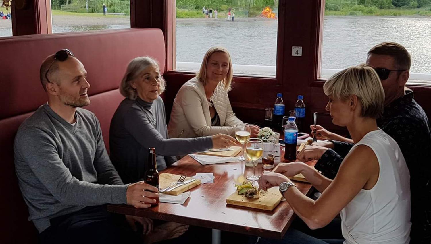 Viken II i Evjua, noe godt i glasset
