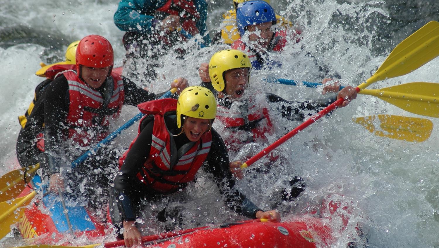 Rafting senteret Serious Fun tilbyr rafting på Nord Europa beste raftingelv - Numedalslågen. Vi tilpasser rafting turen etter ønsket nivå: fra rolige gøyale miniturer til spennende super turer som passer for de fleste og skikkelig ekstrem rafting for adrenalin glade.