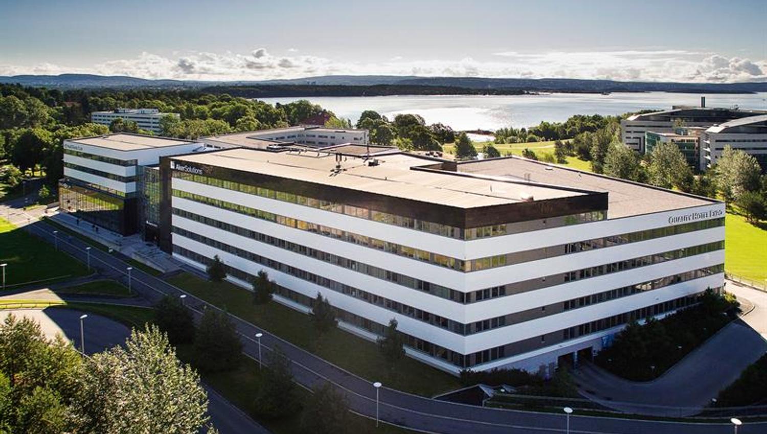 Quality Hotel Expo med sjøen i bakgrunn
