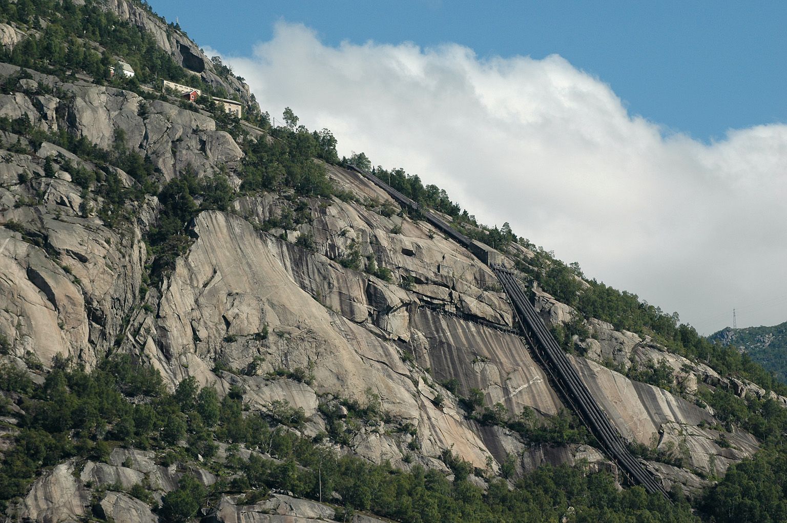 The impressive pipelines from Lilletopp, an essential part of hydropower history in Hardanger.