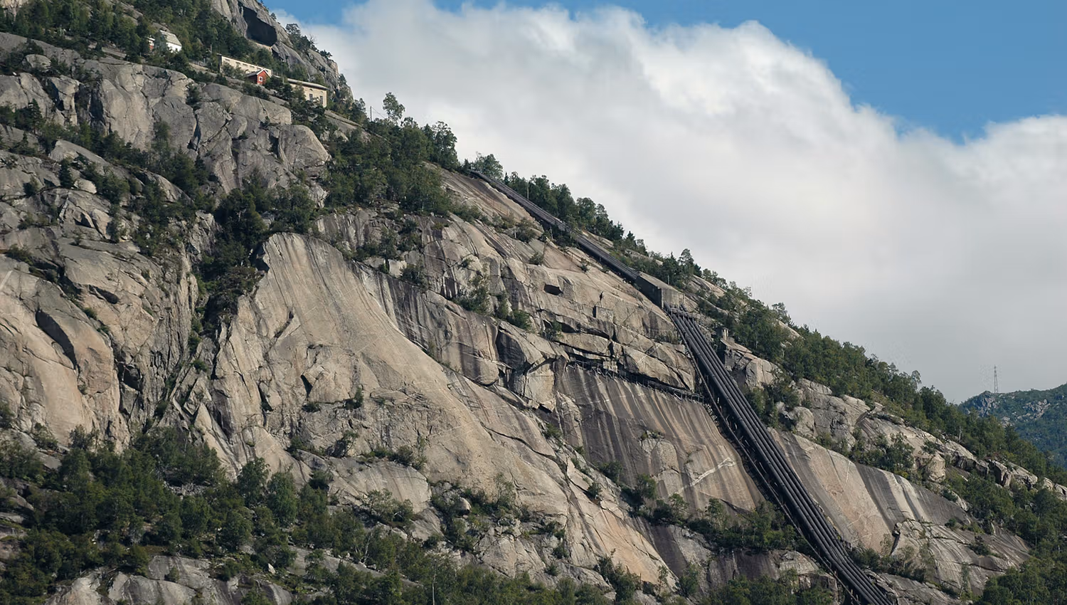 The impressive pipelines from Lilletopp, an essential part of hydropower history in Hardanger.