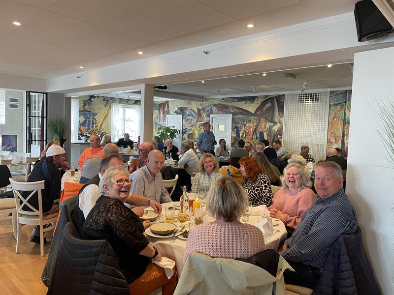 Restaurant full og guests