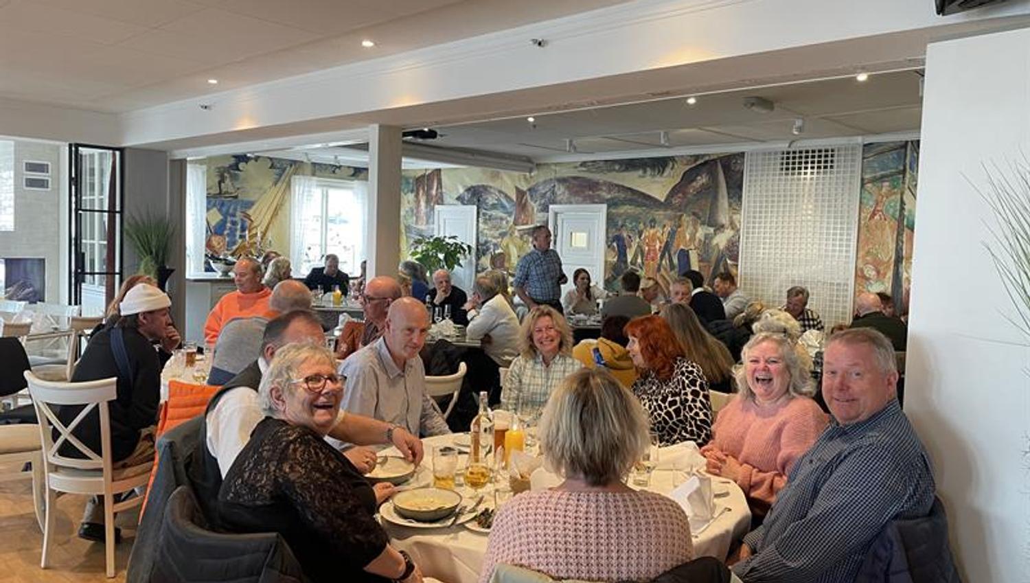 Restaurant full og guests