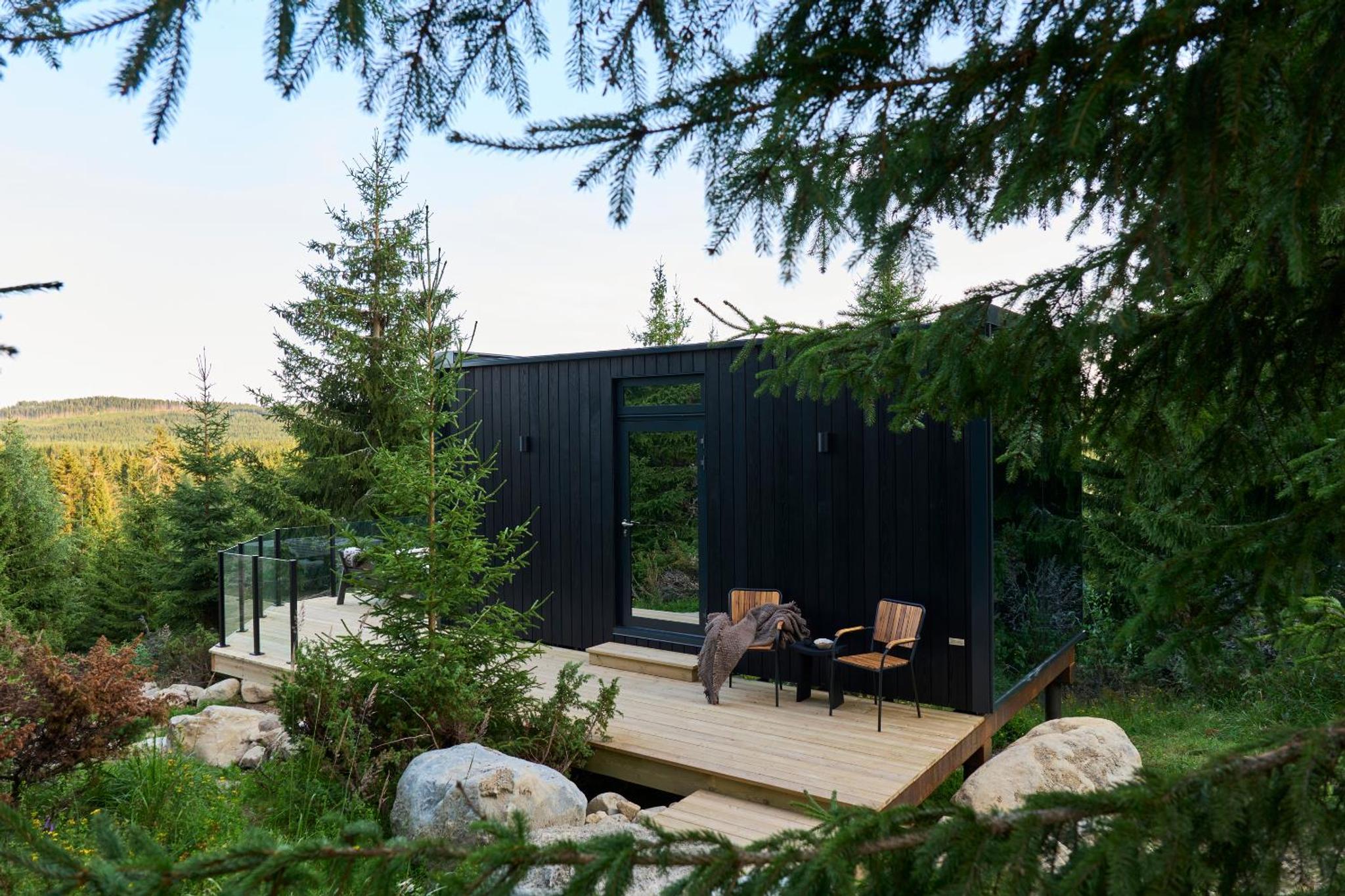 Exclusive mirror cabins