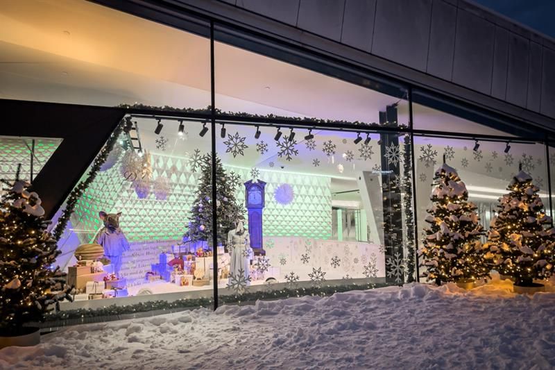 The Christmas exhibition seen from the outside