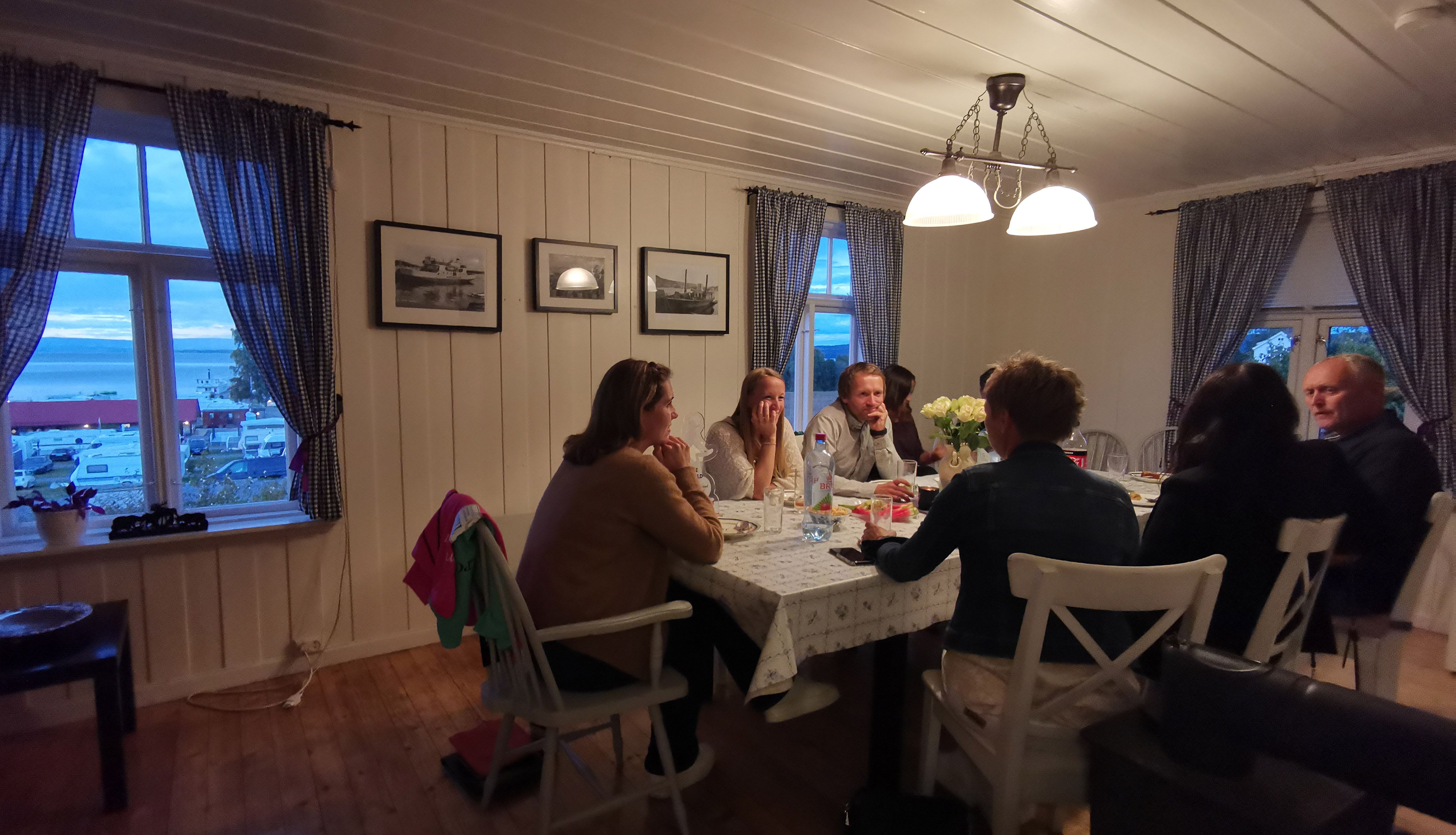 Kapteinsboligen i Evjua Strandpark, spisebord