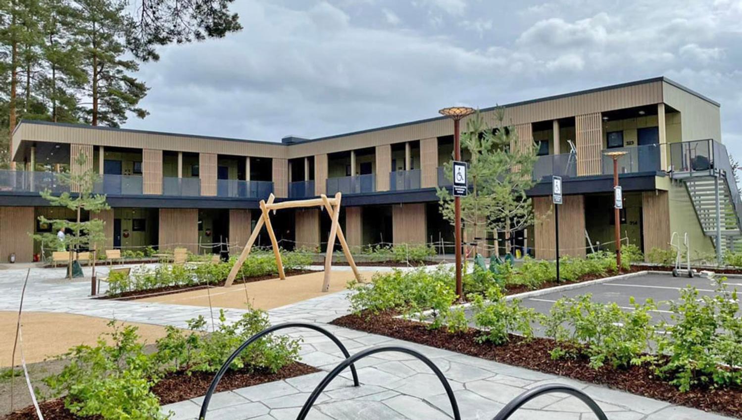 The newly built Hotell fritidsparken from the outside with a playground