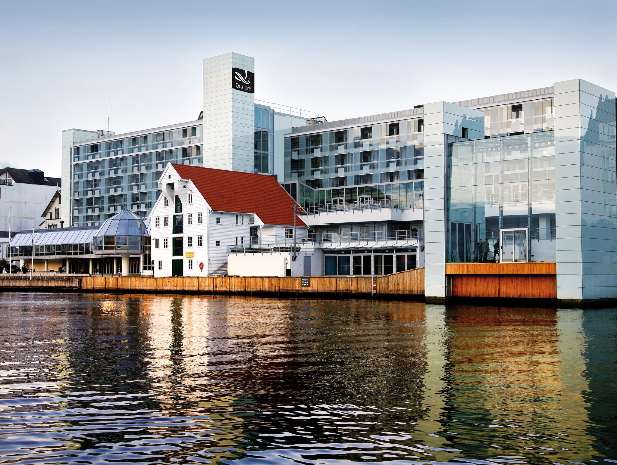 The hotel's location by Smedasundet