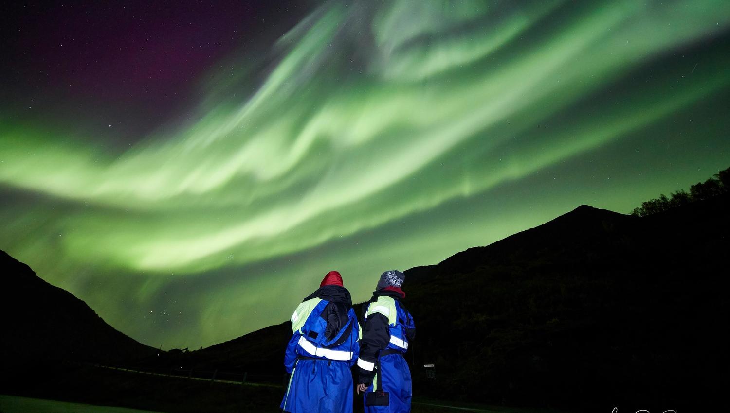 two people whatching the northern lights