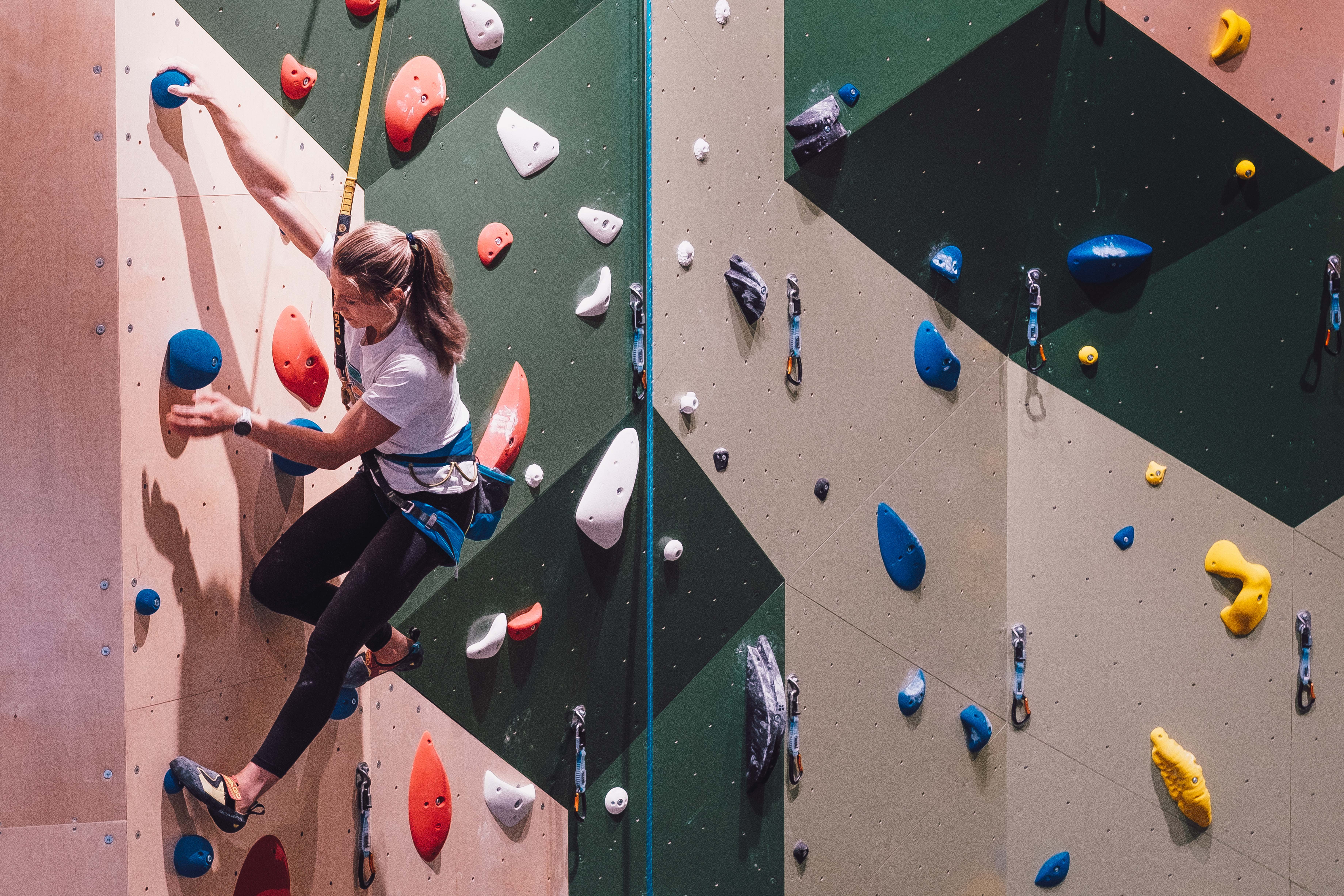 Girl klimbing 