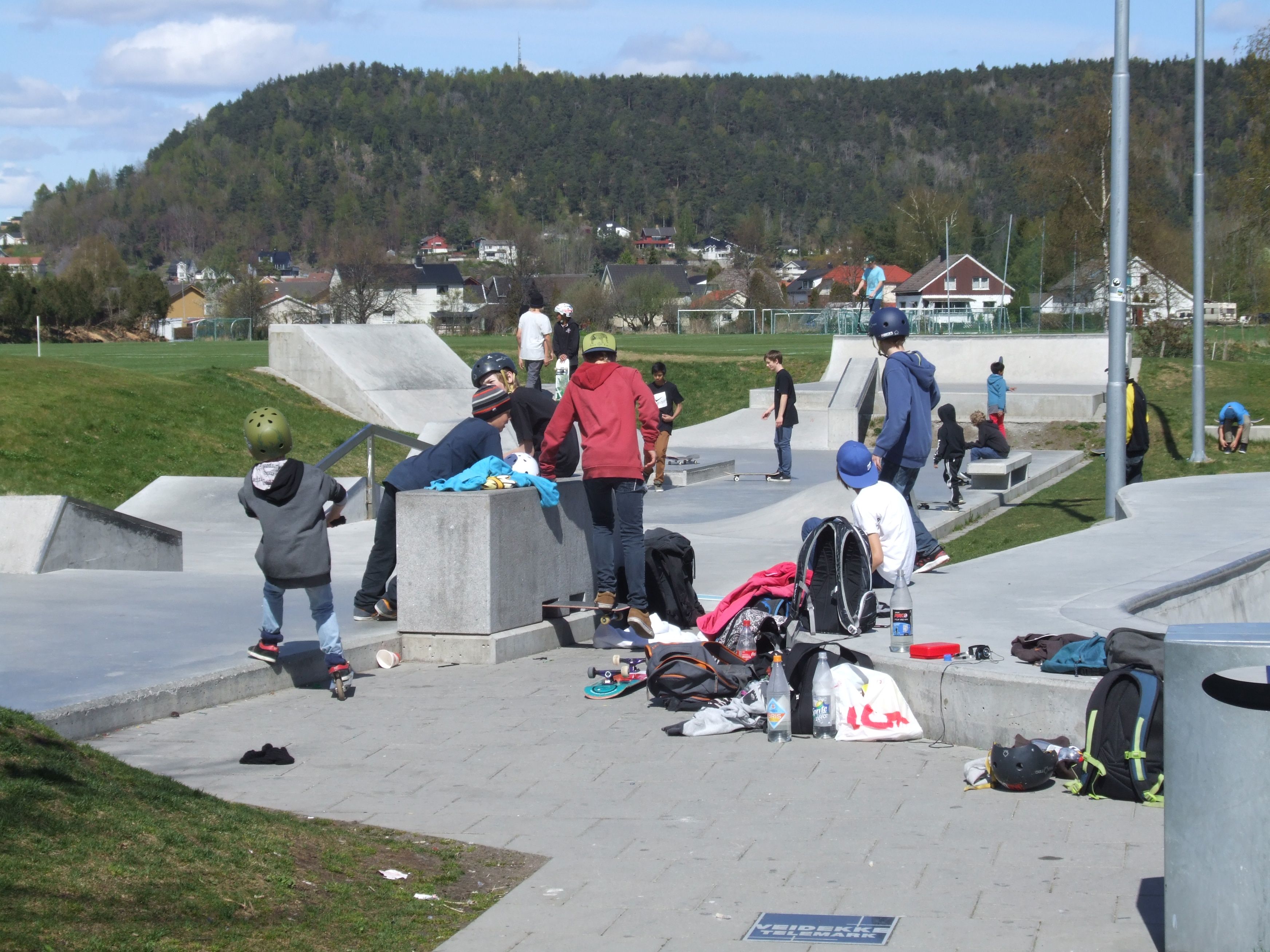 barn på Porsgrunn skatepark