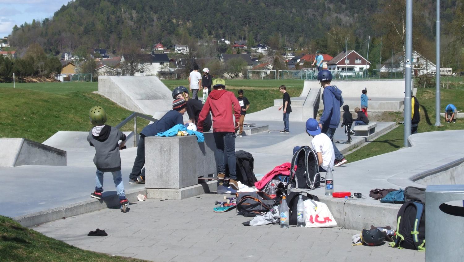 barn på Porsgrunn skatepark