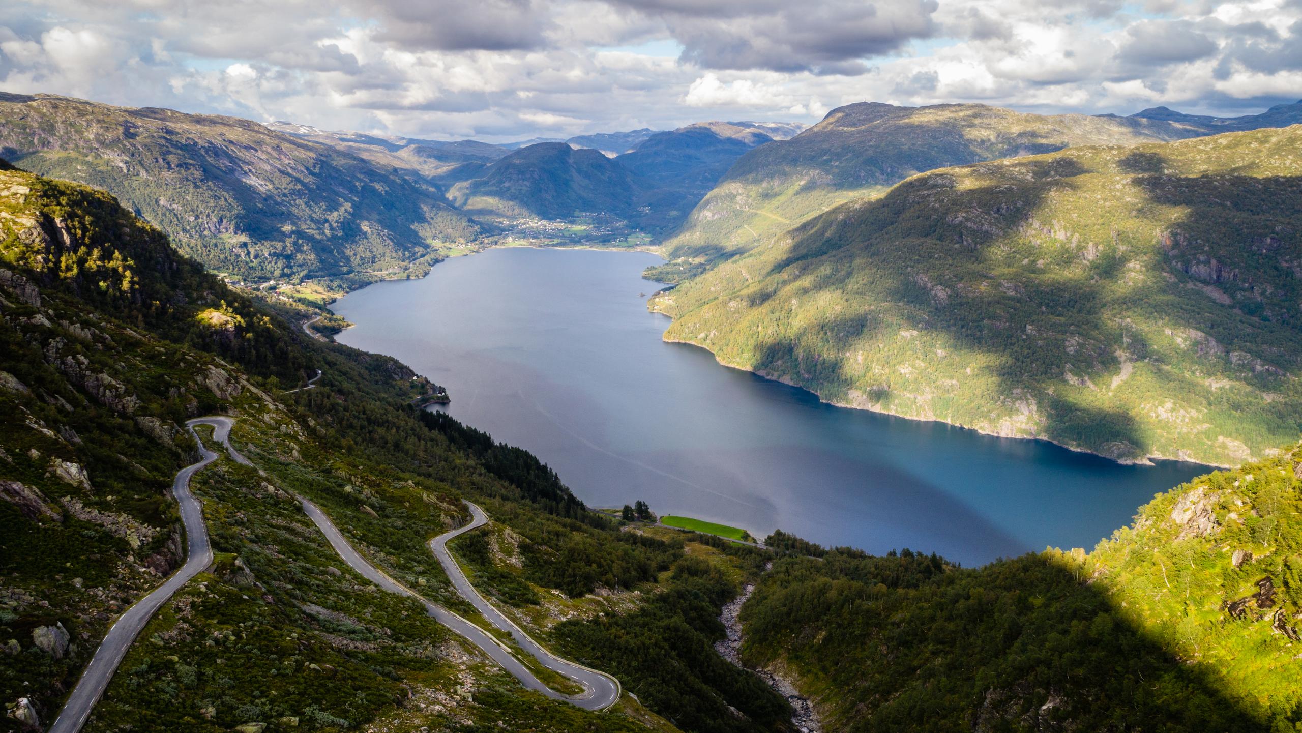 Røldal road between Sauda and Røldal