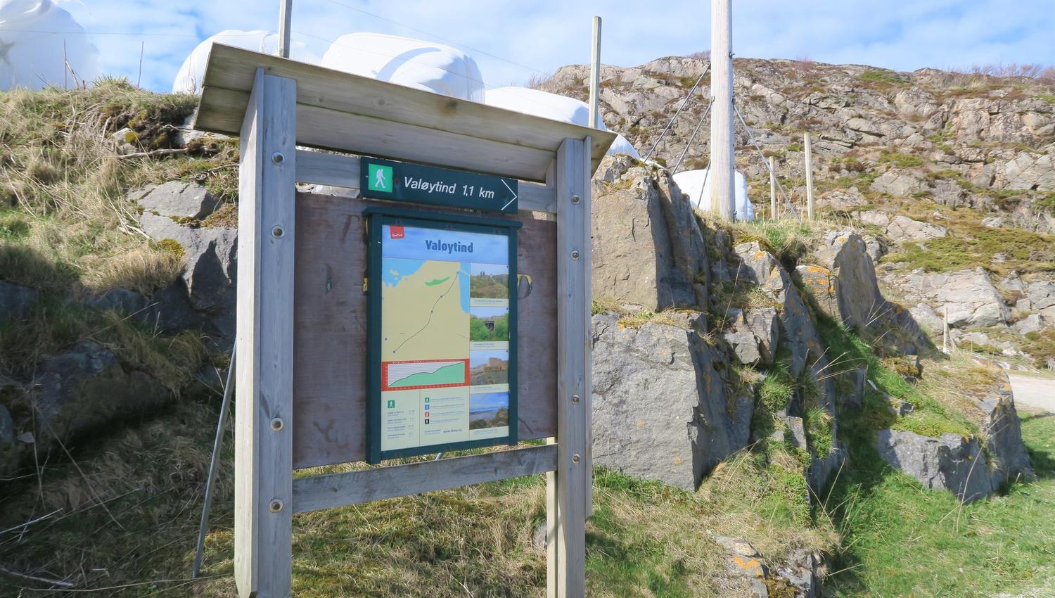 Skilt til Valøytind på Namdalskysten.