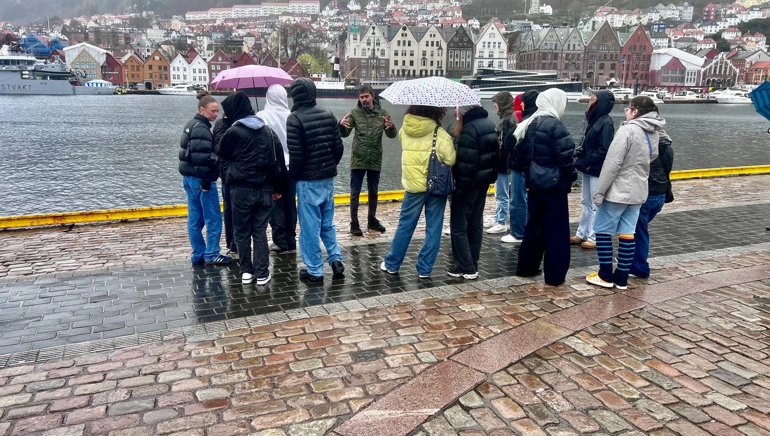 Visiting students take in Bergen in its elements. Strandkaien.