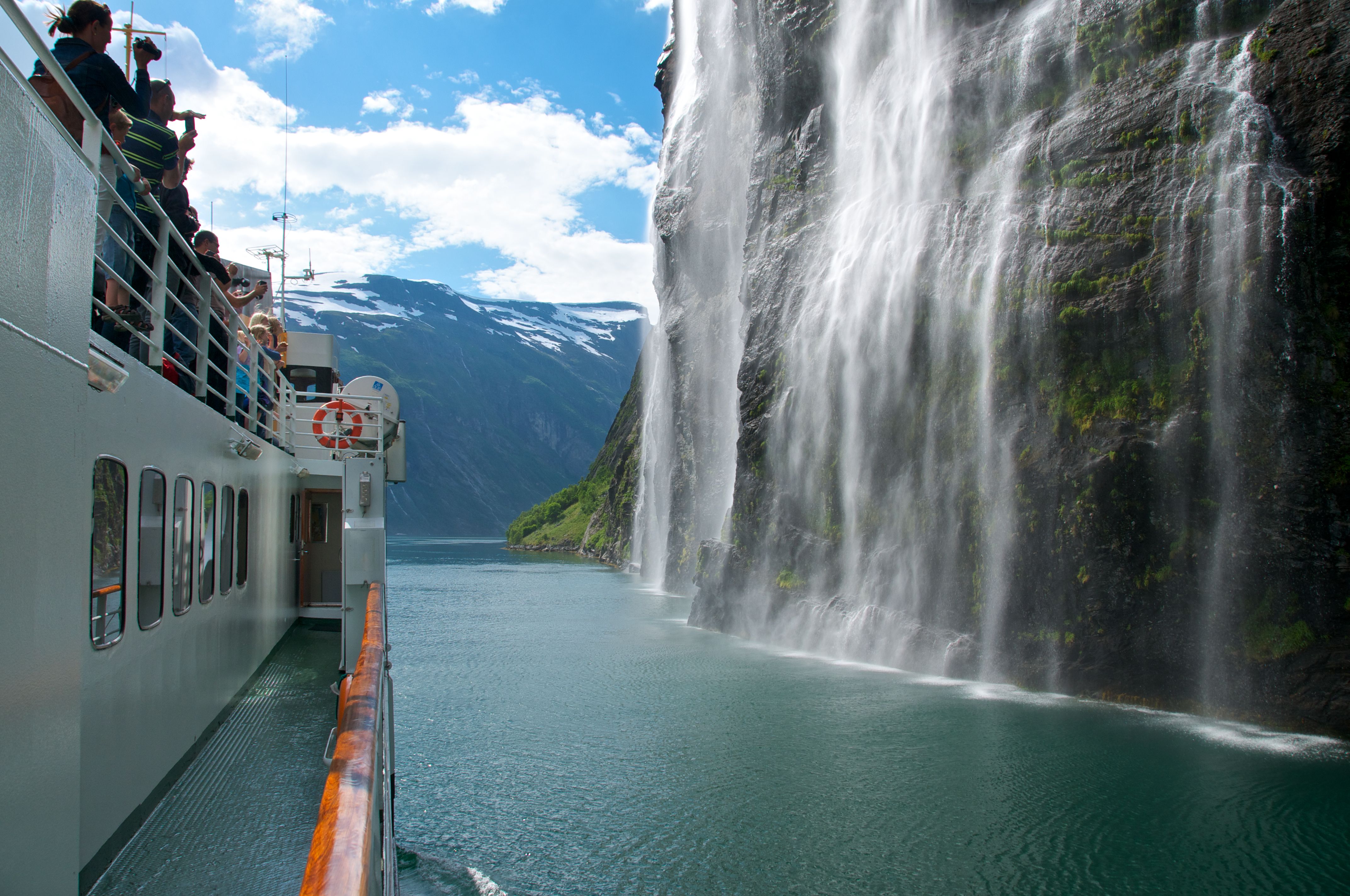 Sailing with Hurtigruten