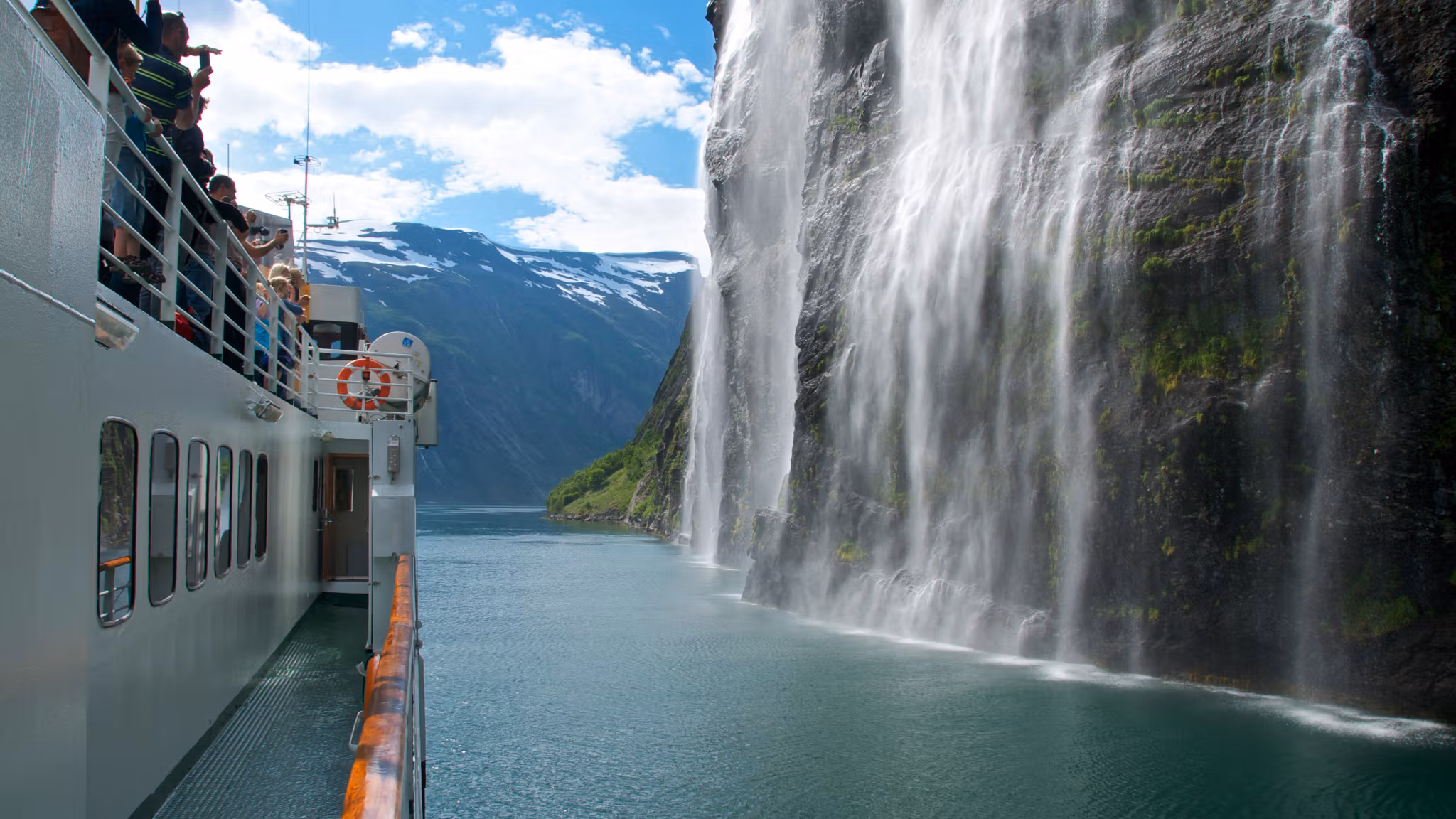 Sailing with Hurtigruten