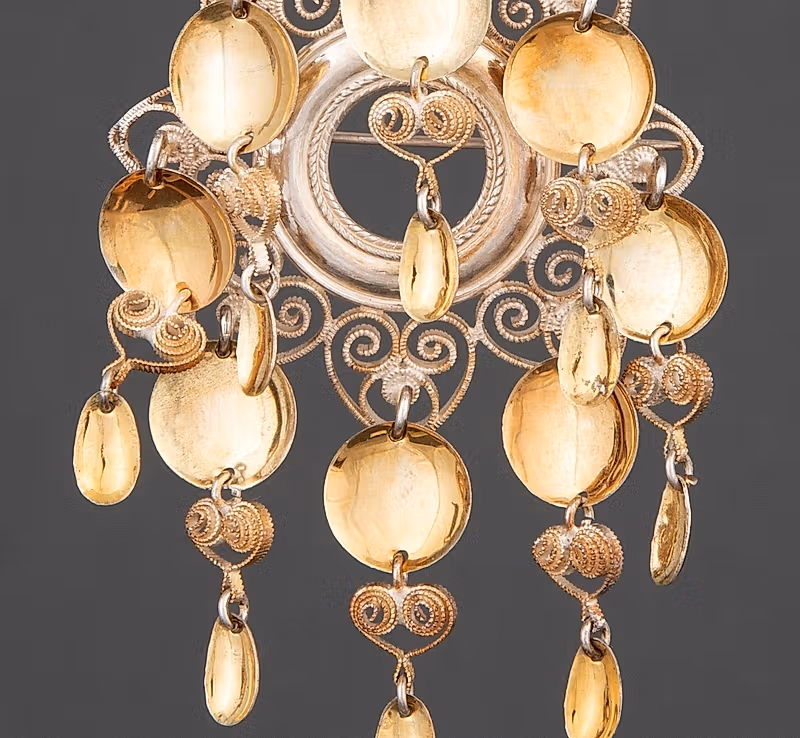 Løvsølje – a traditional Norwegian leaf-shaped brooch