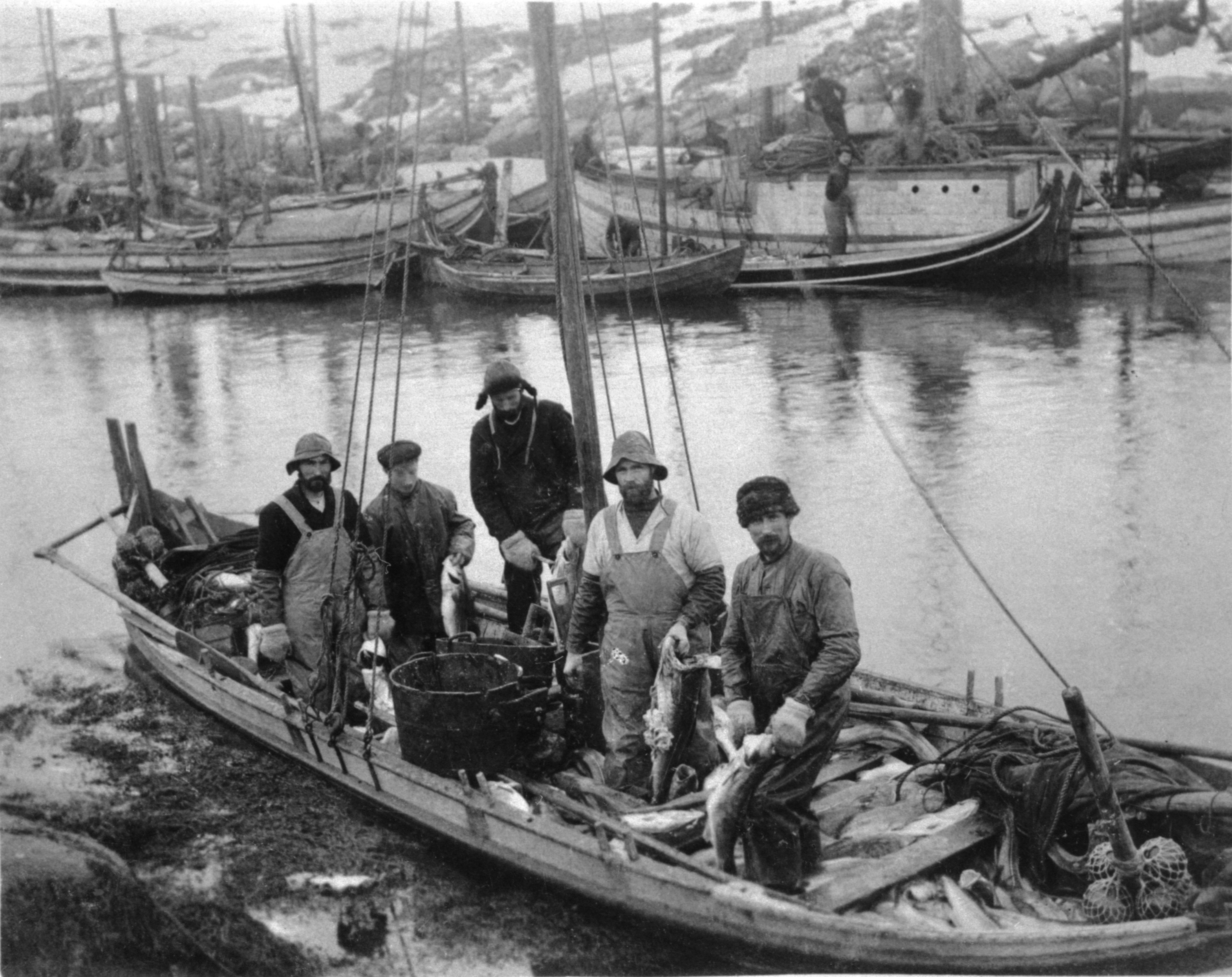 Black and white image of five fishermen on a fishing boat in Lofoten in Northern Norway around year 1900