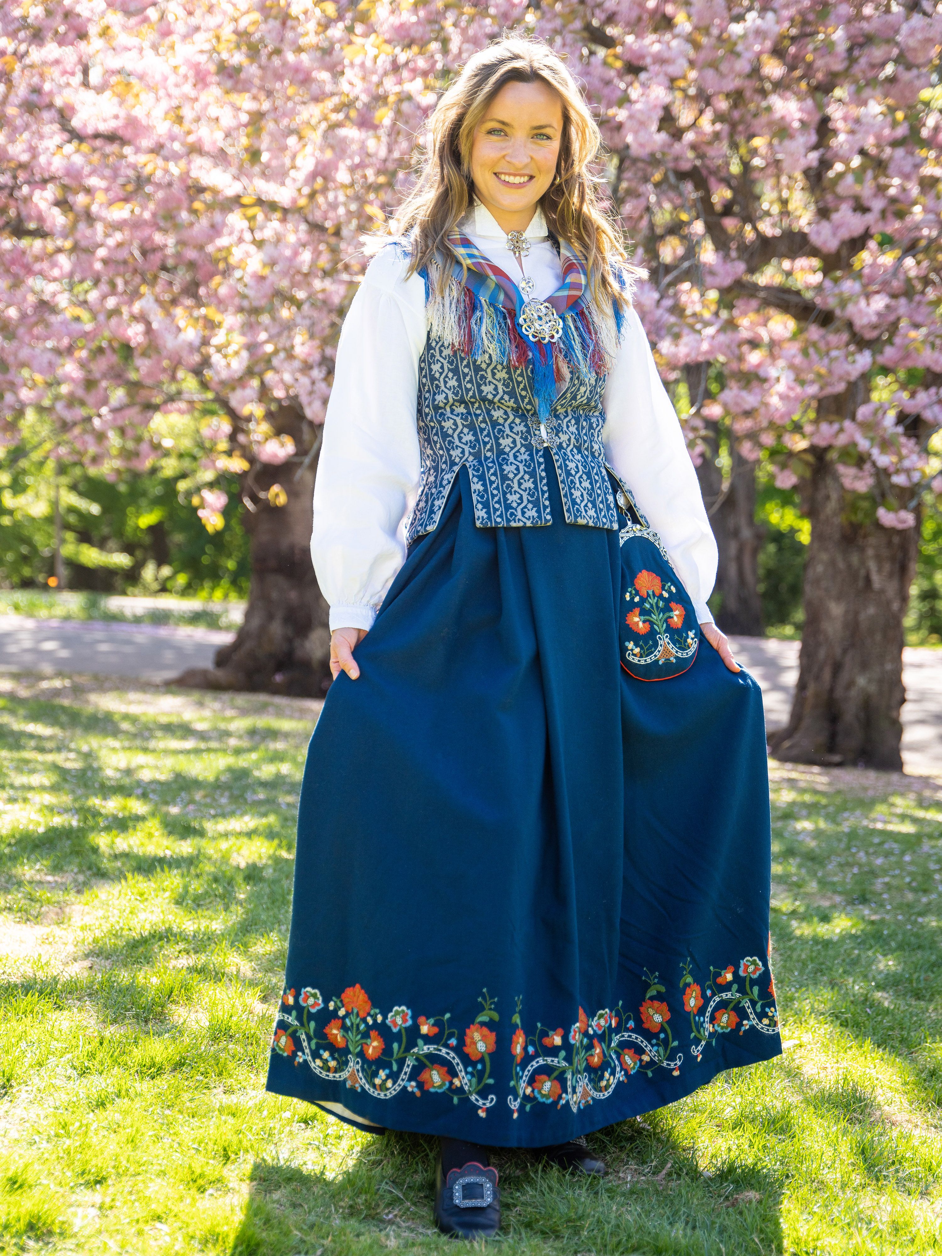 A woman wearing Floanbunad, traditional costume from north in Trøndelag