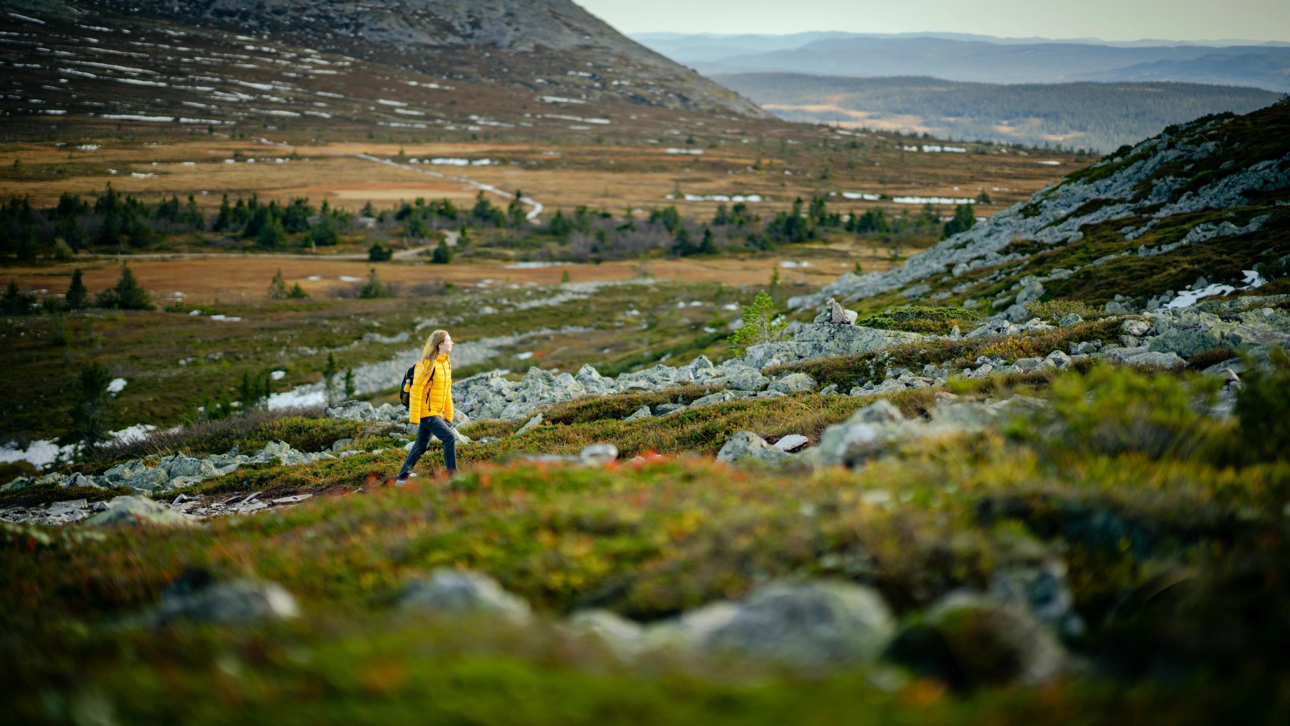 En dame på fjelltur i Trysil