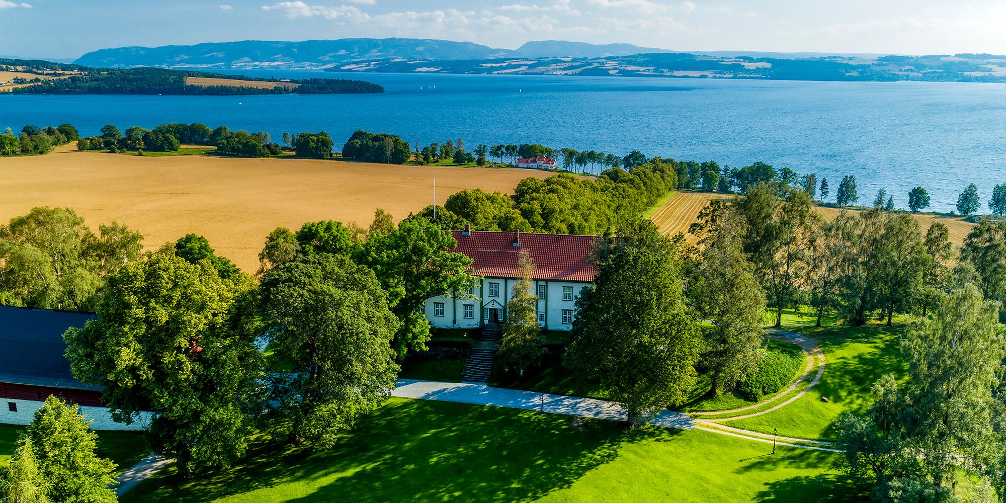 Hoel Gård på Nes-halvøya i Ringsaker, Østlandet