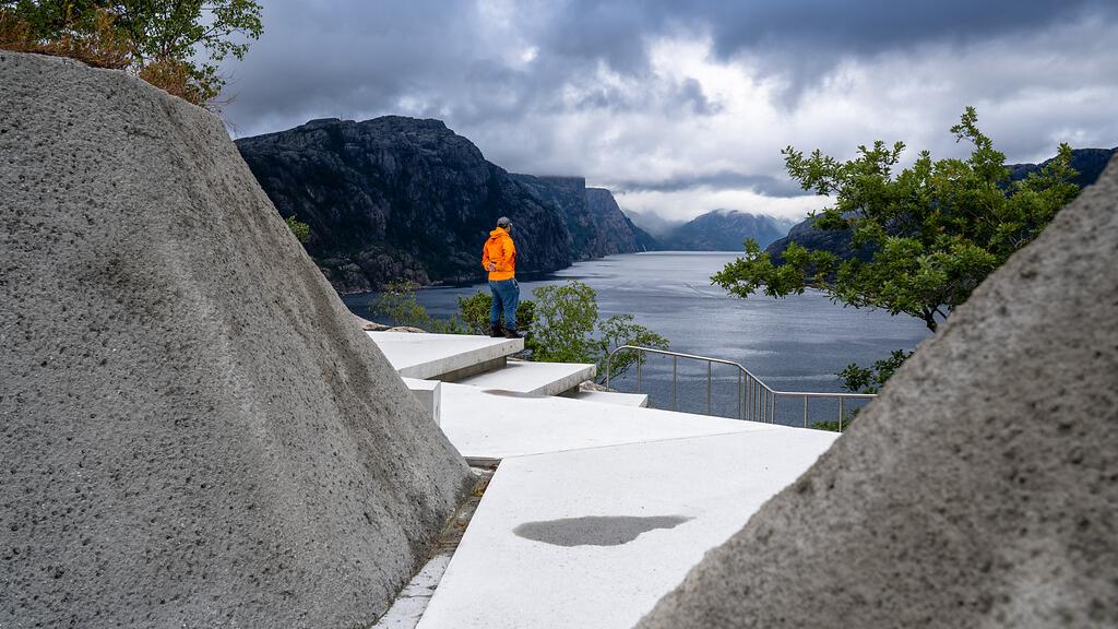 A man enjoying the view of the Lysefjord
