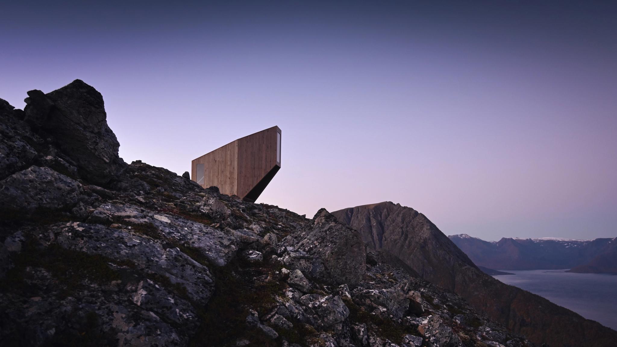 En arkitekttegnet hytte på Øksfjordfjellet i Nord-Norge