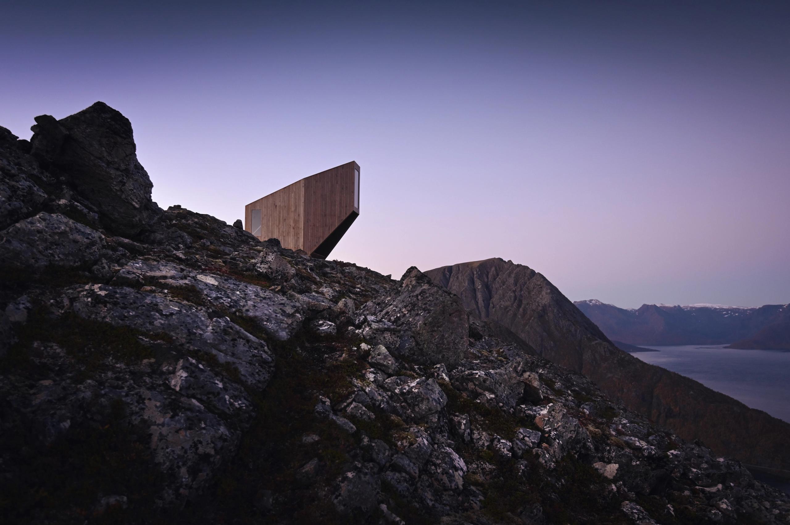 En arkitekttegnet hytte på Øksfjordfjellet i Nord-Norge