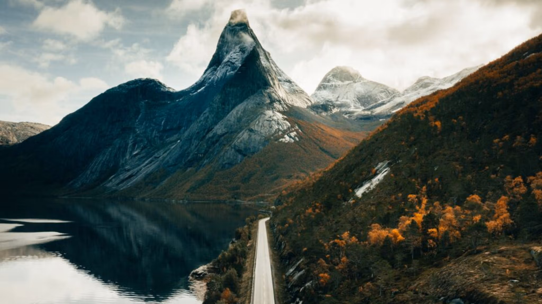 Rabbåsen in Sørreisa, Troms in beautiful autumn colors