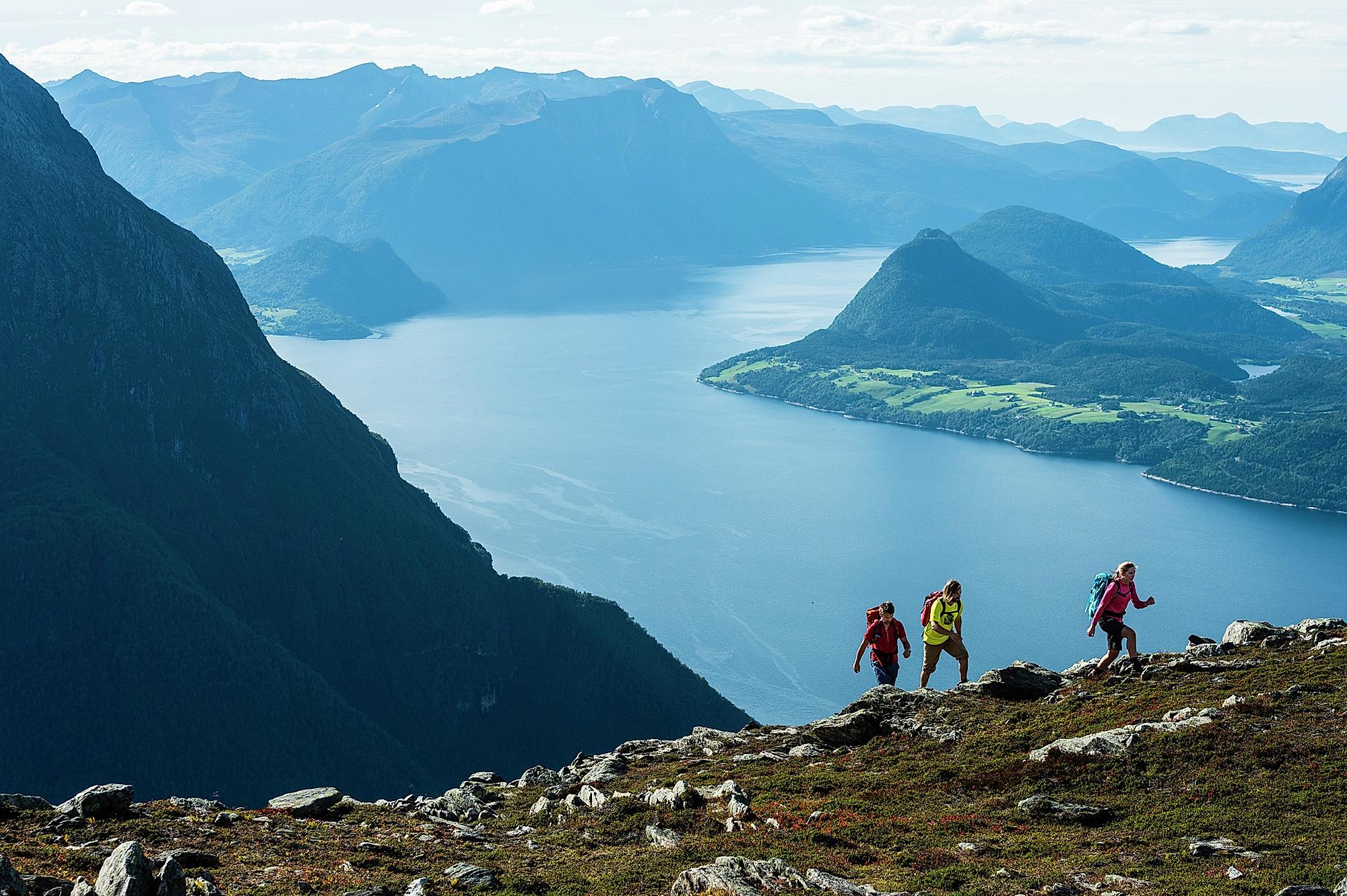Fjelltur over Romsdalseggen i Åndelsnes, en av Vestlandets flotteste vandreturer
