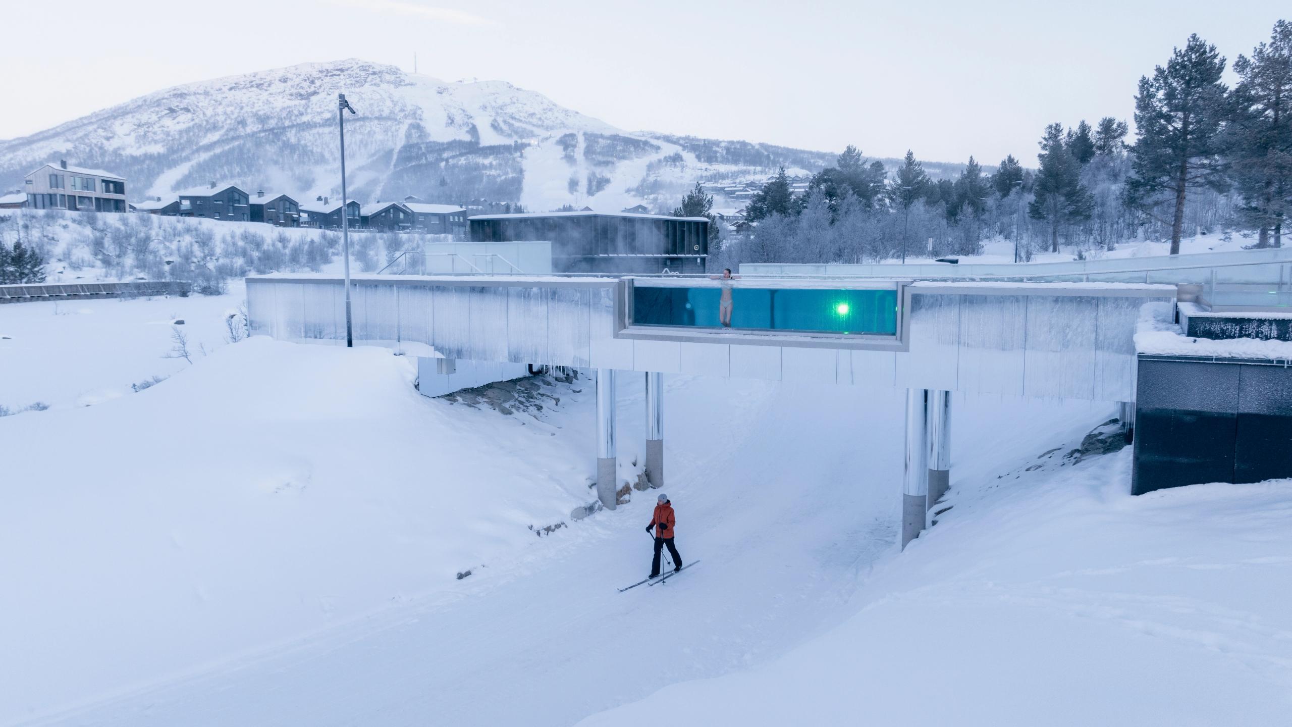 Hovden Fjellbad Spa’s outdoor infinity pool — floating above the cross-country trails.