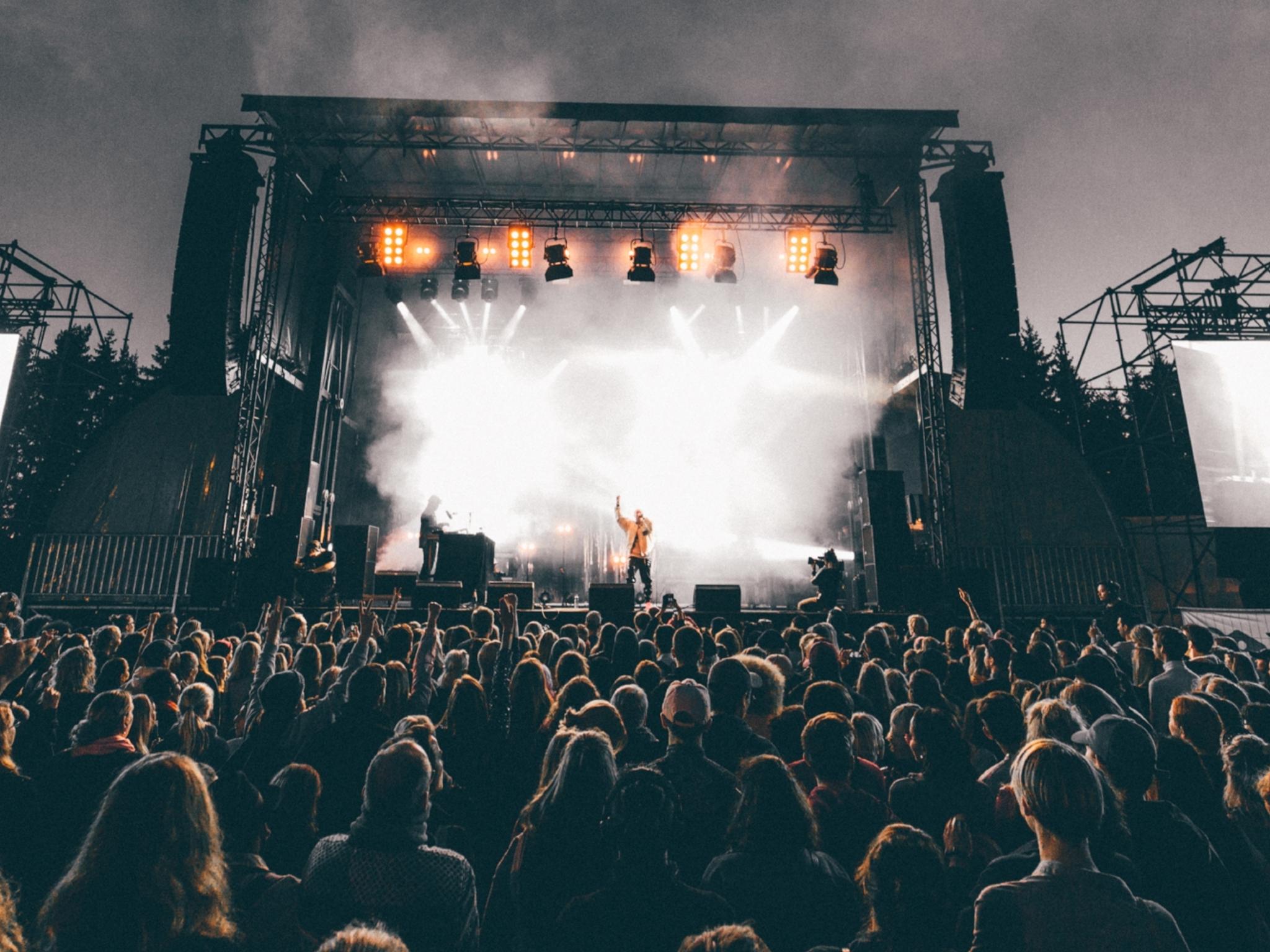 A band is playing infront of a large audience at Granittrock in Oslo