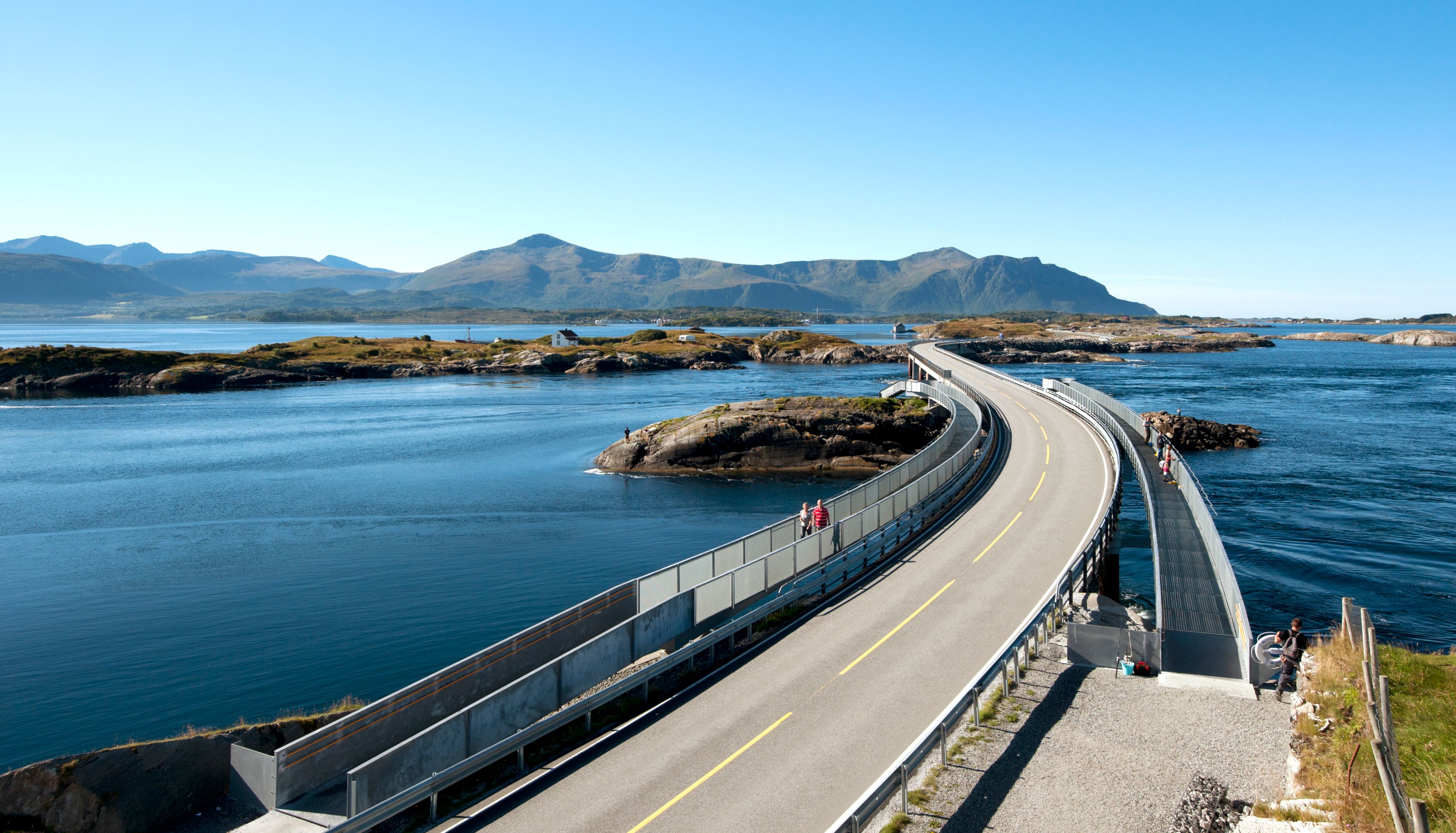 Myrbærholmbrua at the Atlanterhavsvegen road