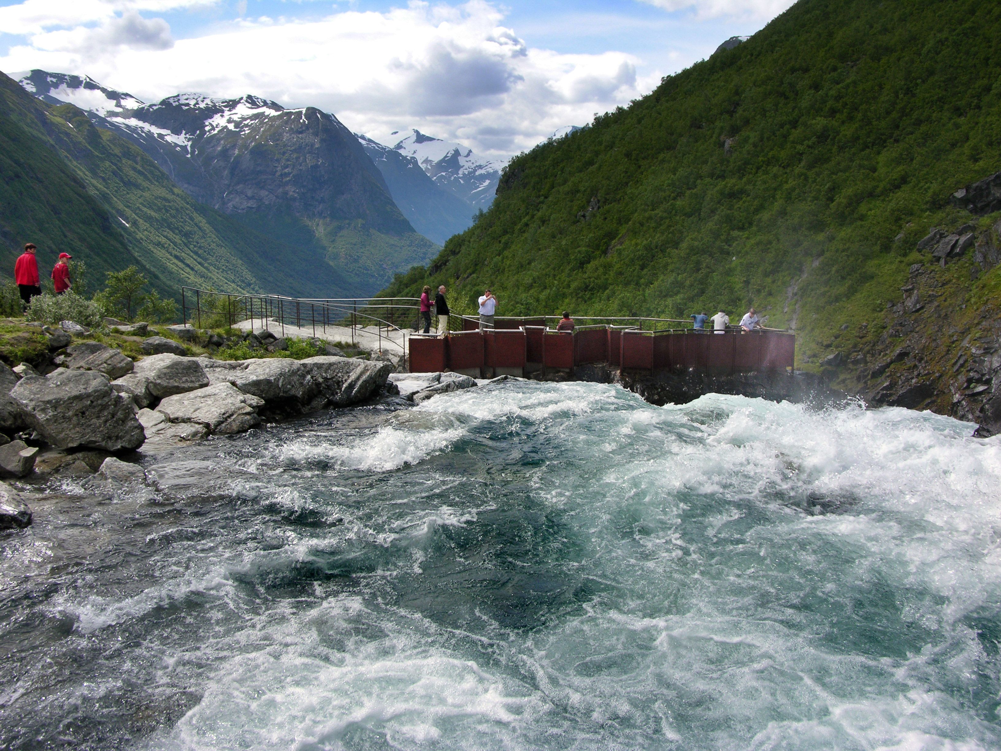 Utsiktspunkt over Videfossen på Nasjonal turistveg Gamle Strynefjellsvegen på Vestlandet