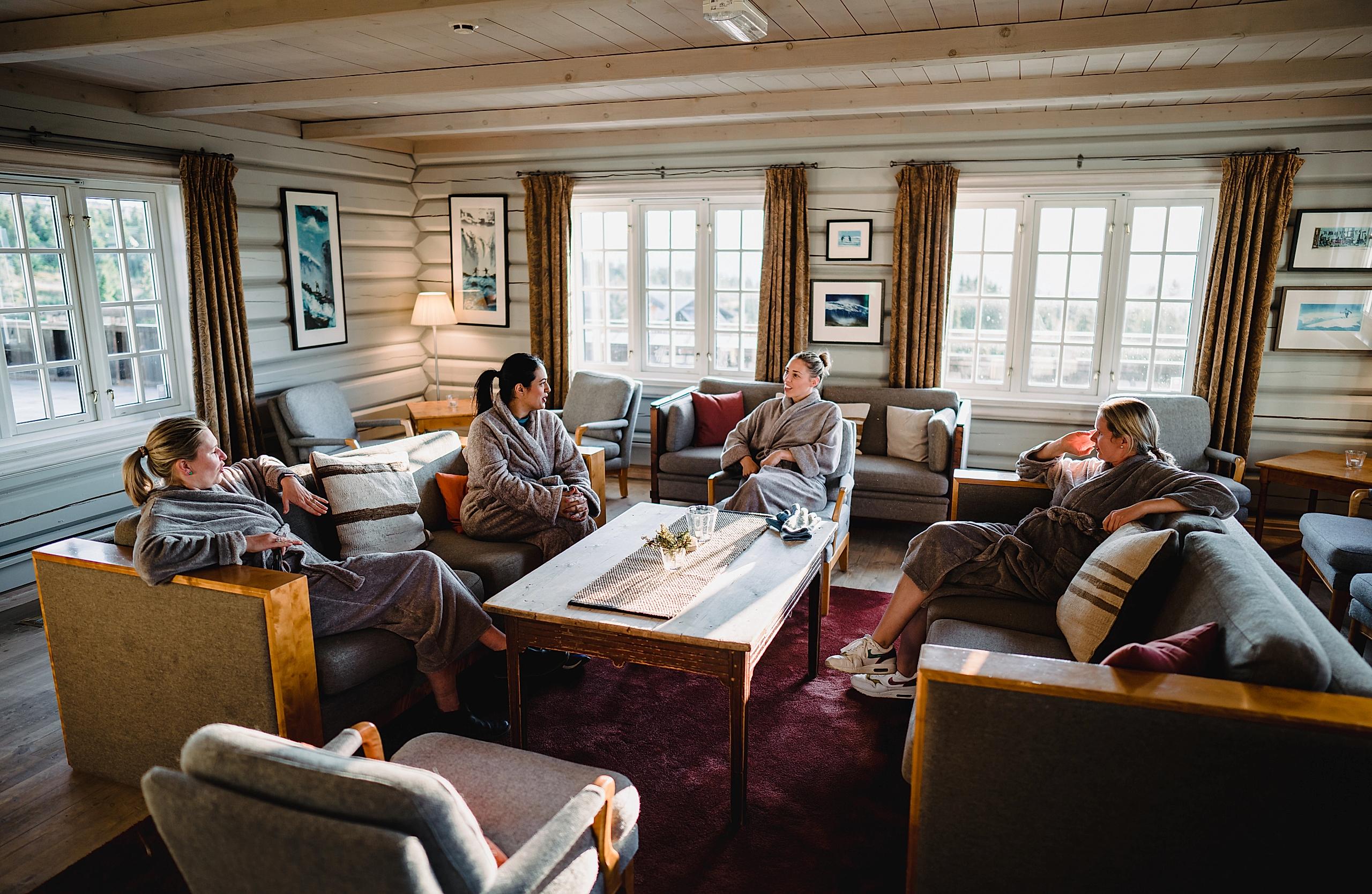 Four women are relaxing in a cabin at Ilsetra in Lillehammer, Eastern Norway