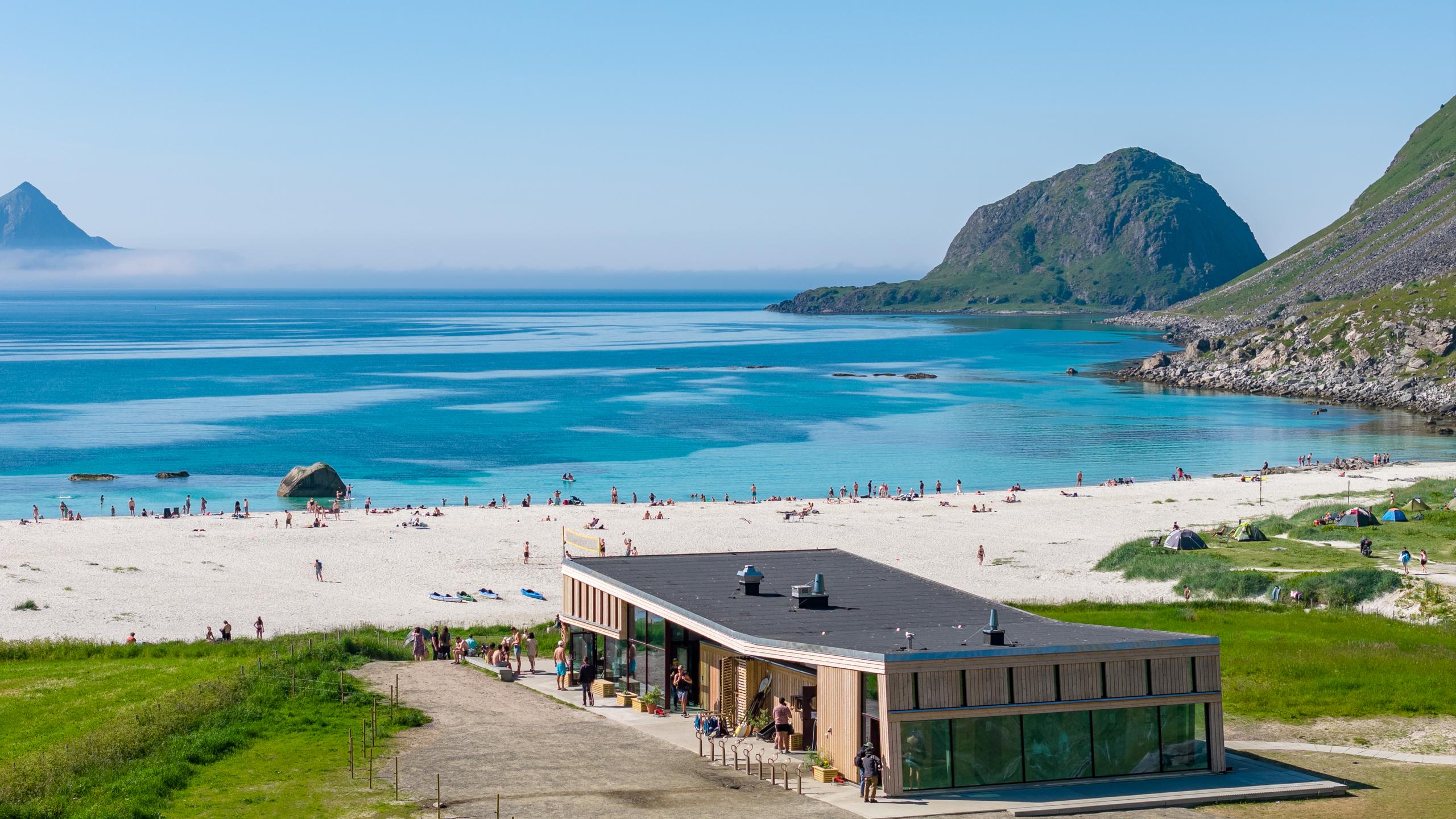 People enjoying the sun on Hauklandstranda beach