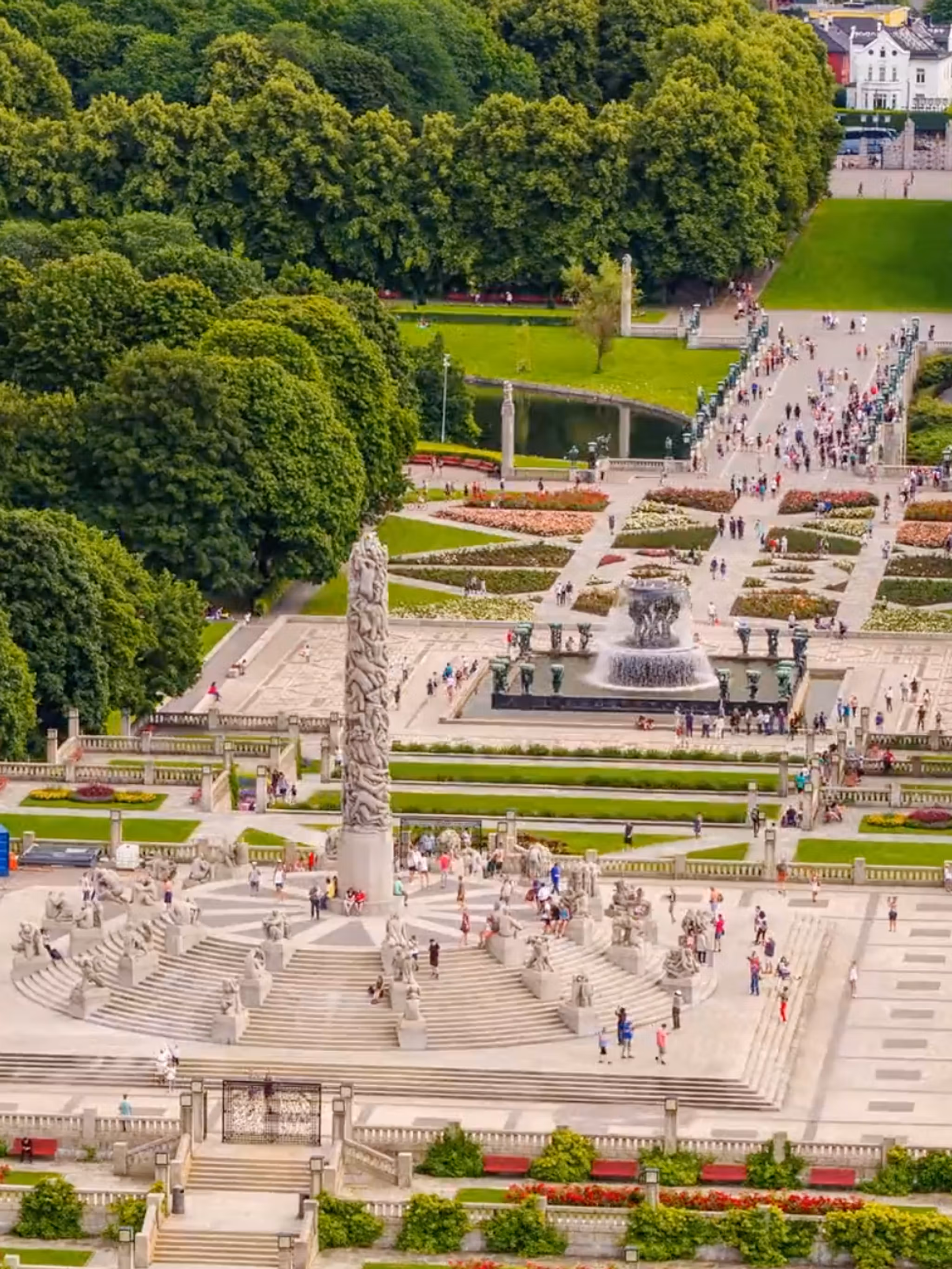 Vista de las esculturas que forman parte del Parque de Vigeland, en Oslo (Noruega).