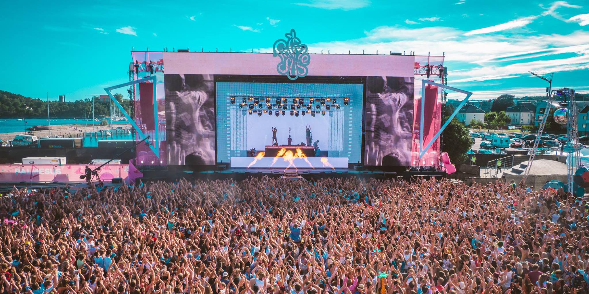 Scene og publikum på Palmesusfestivalen i Kristiansand på Sørlandet