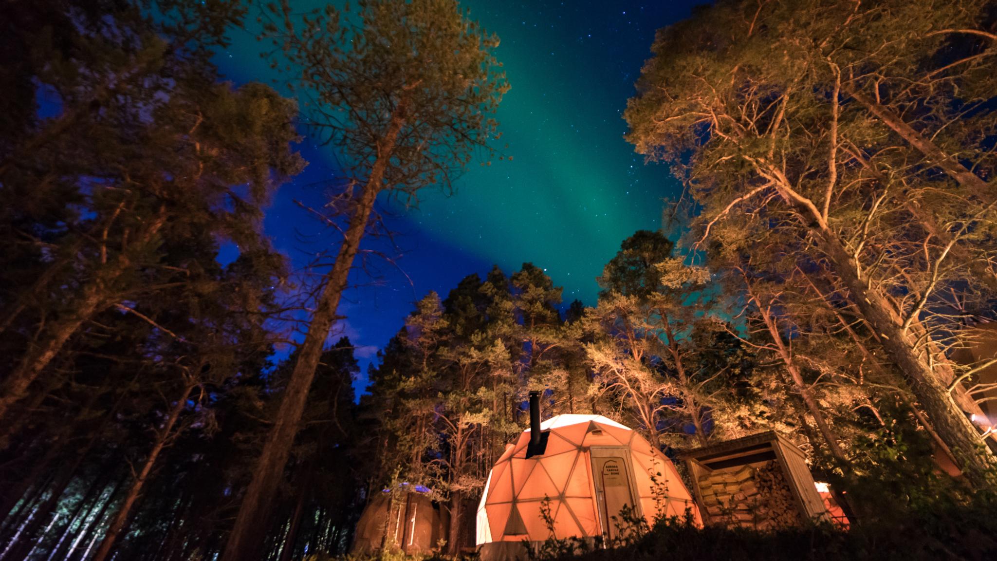 Sleeping under the northern lights in a dome in Alta