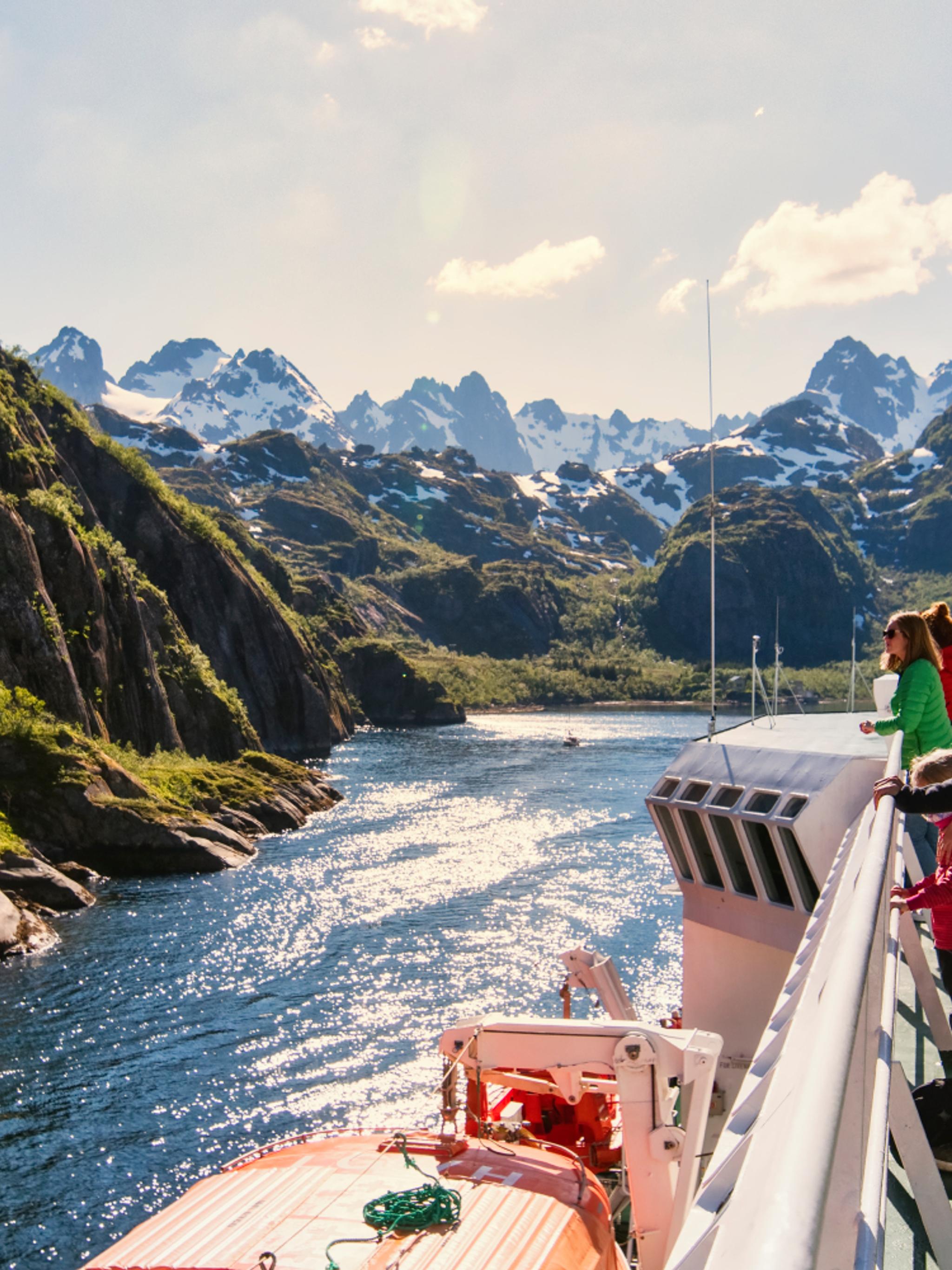 Folk som reiser med Hurtigruten