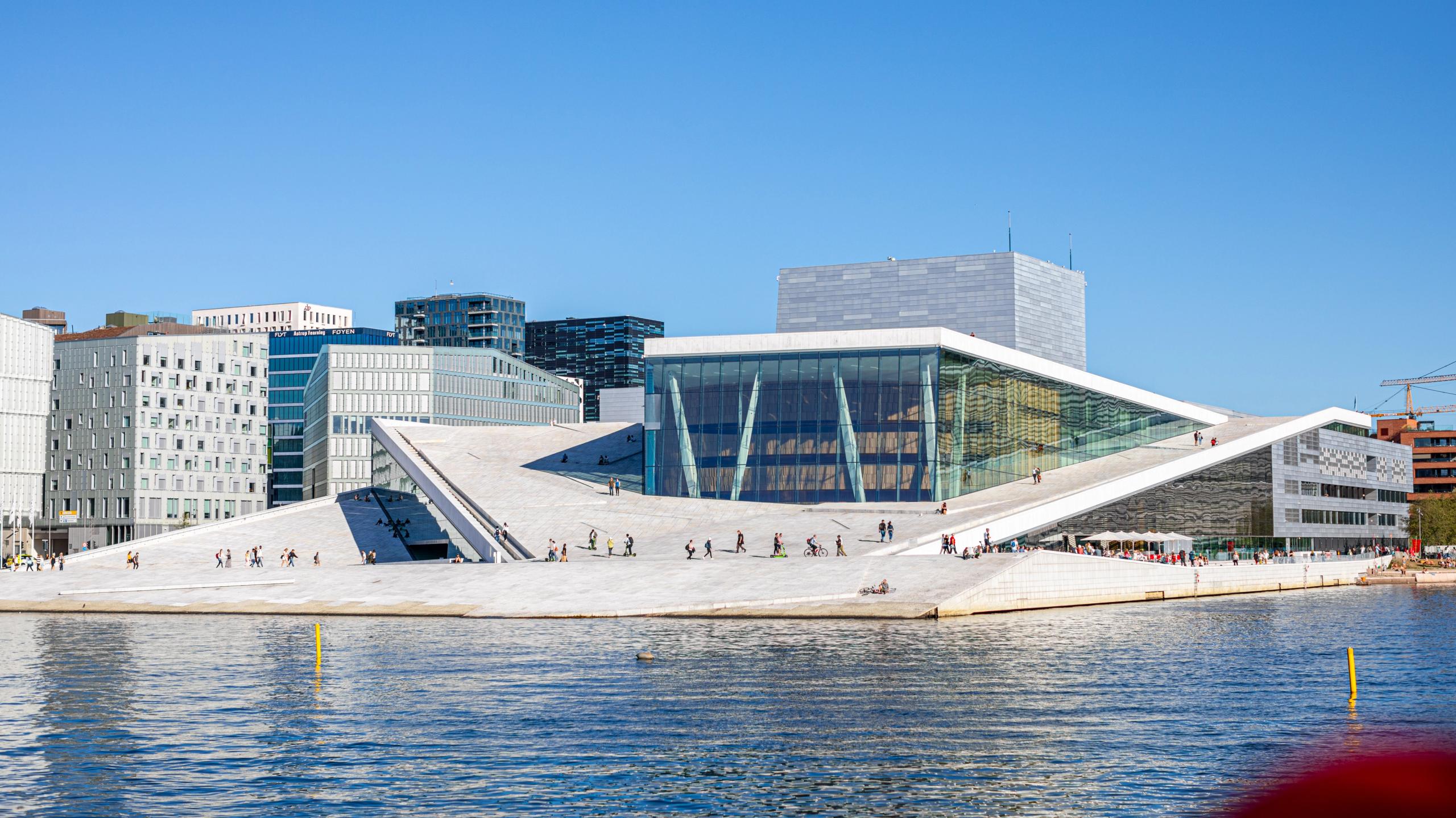 People walking across the roof of The Oslo Opera House