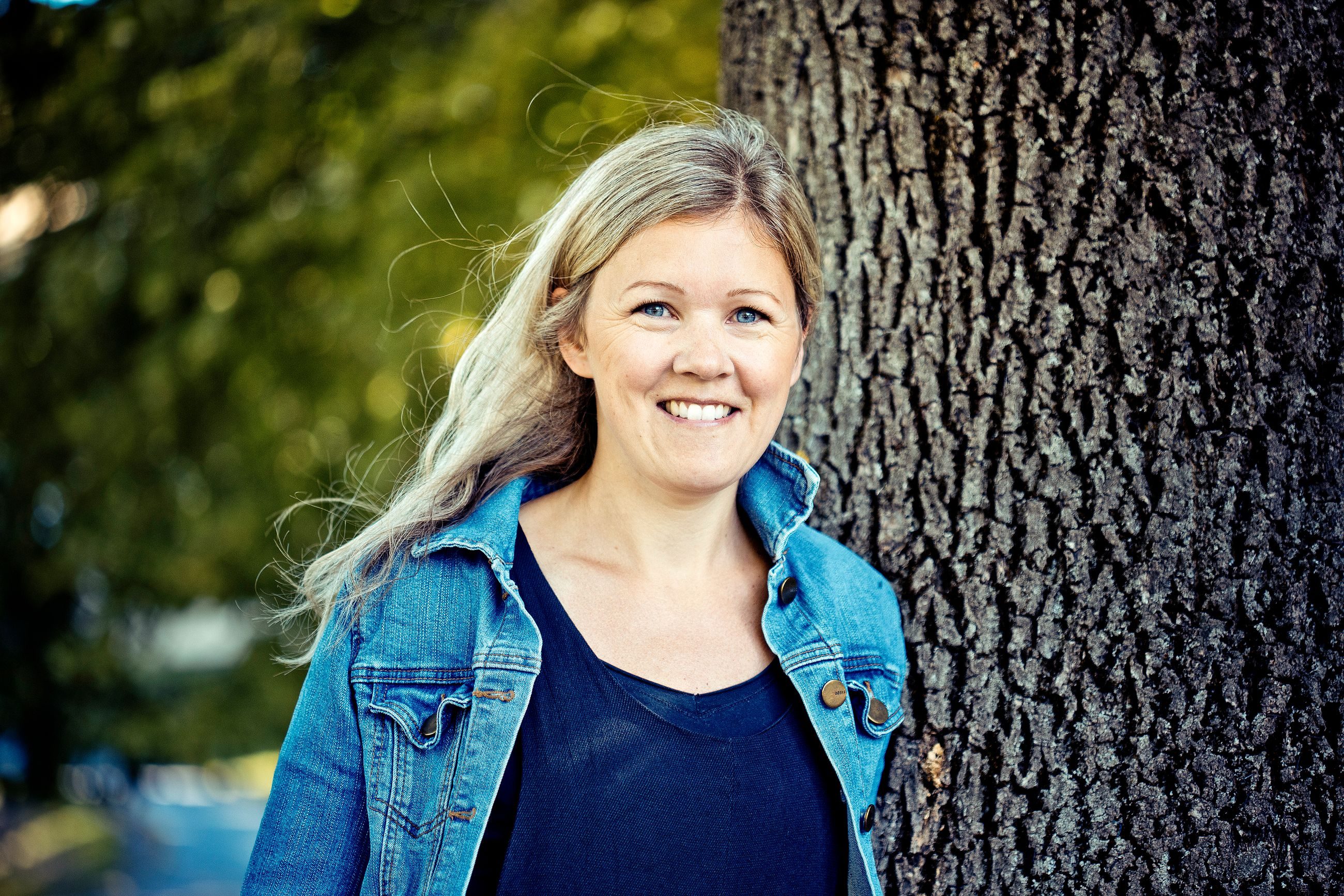 Portrettfoto av journalist og skribent Hanna Nordberg
