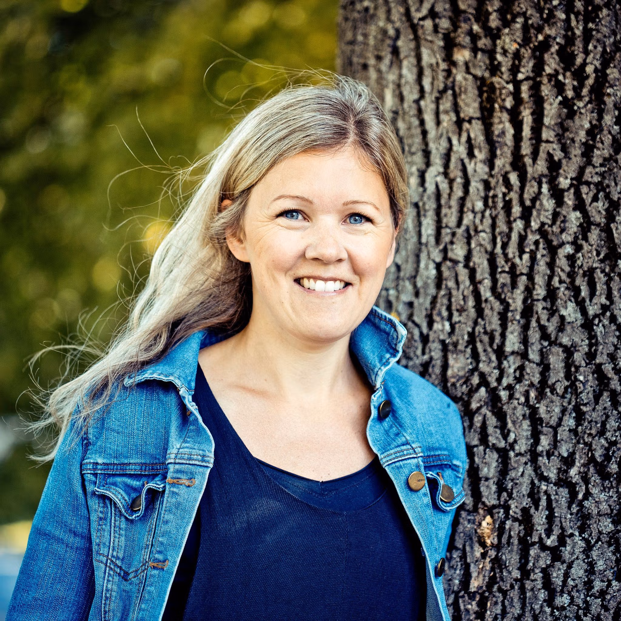 Portrettfoto av journalist og skribent Hanna Nordberg