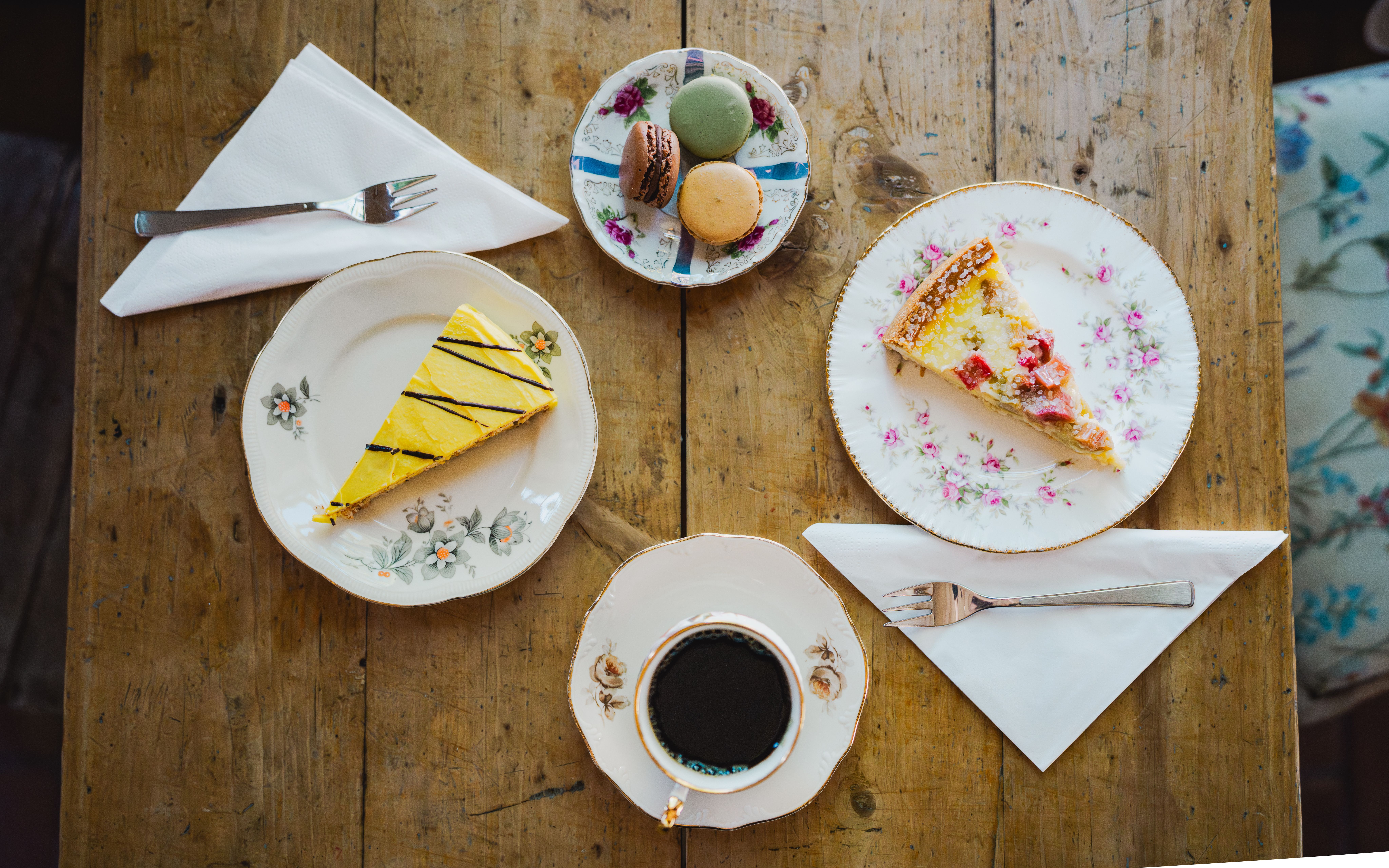 Coffee and cakes at Havfuglen café.