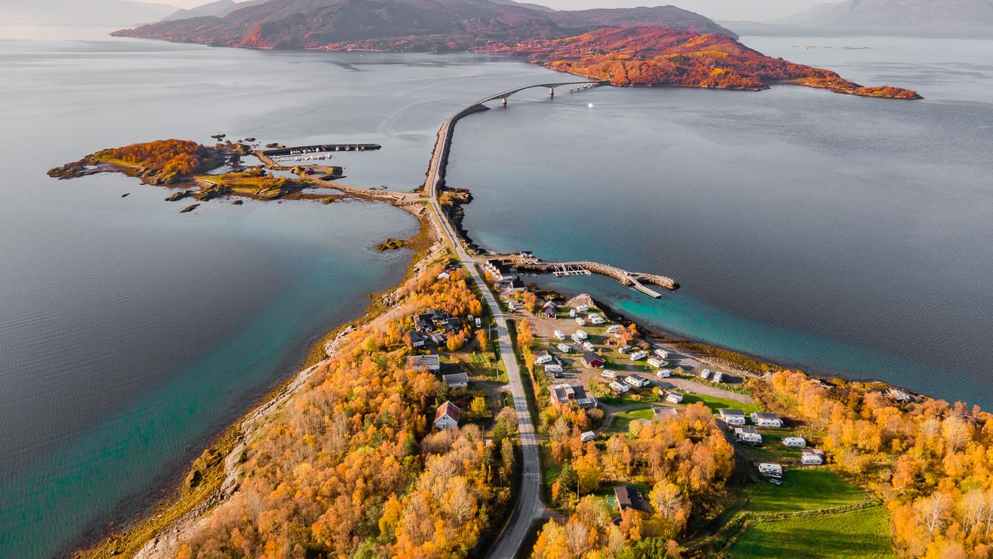 Vei ut til Dyrøy i Senja